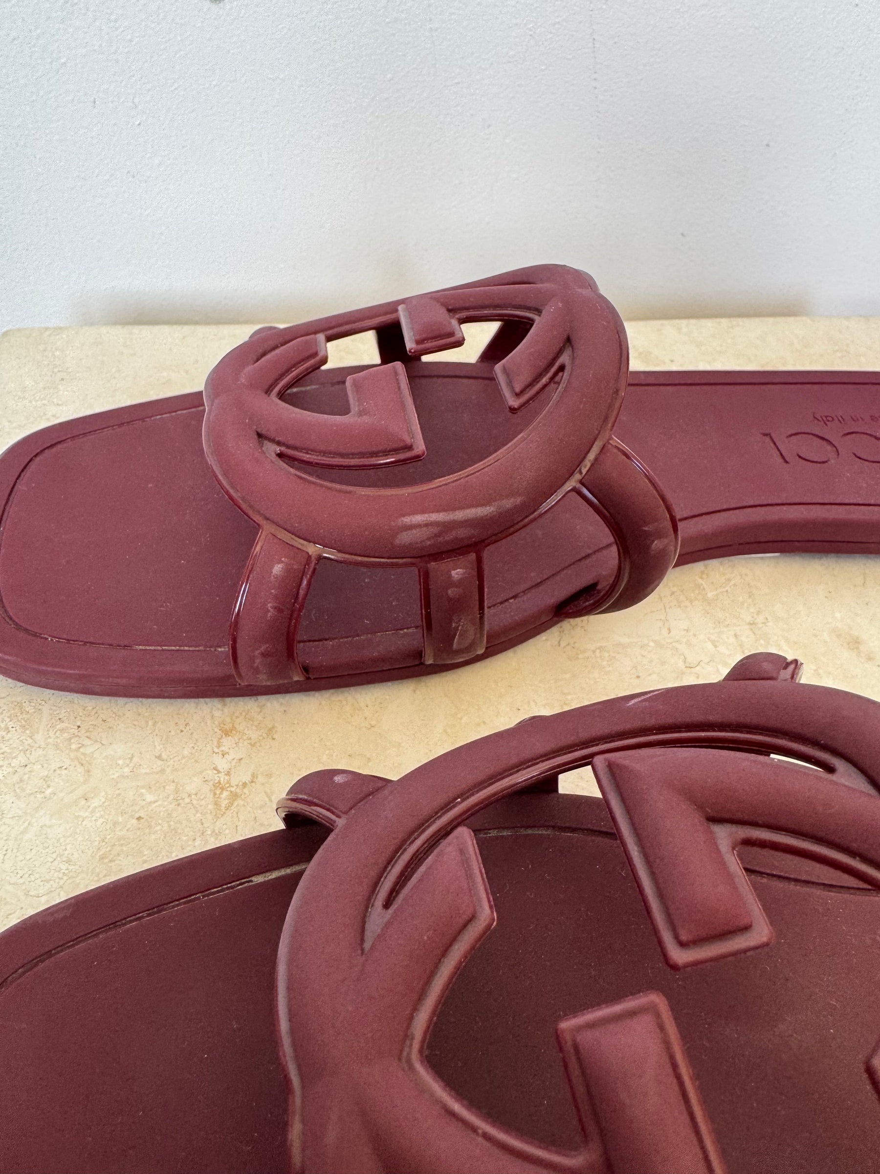 Gucci GG Rubber Slides in Burgundy, 42