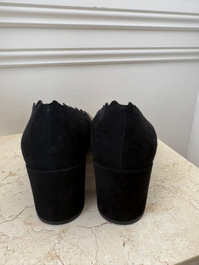 Chloe Suede Scalloped Pump In Black, 40