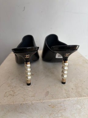 Chanel Black Leather and Patent Cap Pearl Heel mules, 38.5C