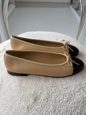 Chanel Beige and Black Ballet Flats, 39 C