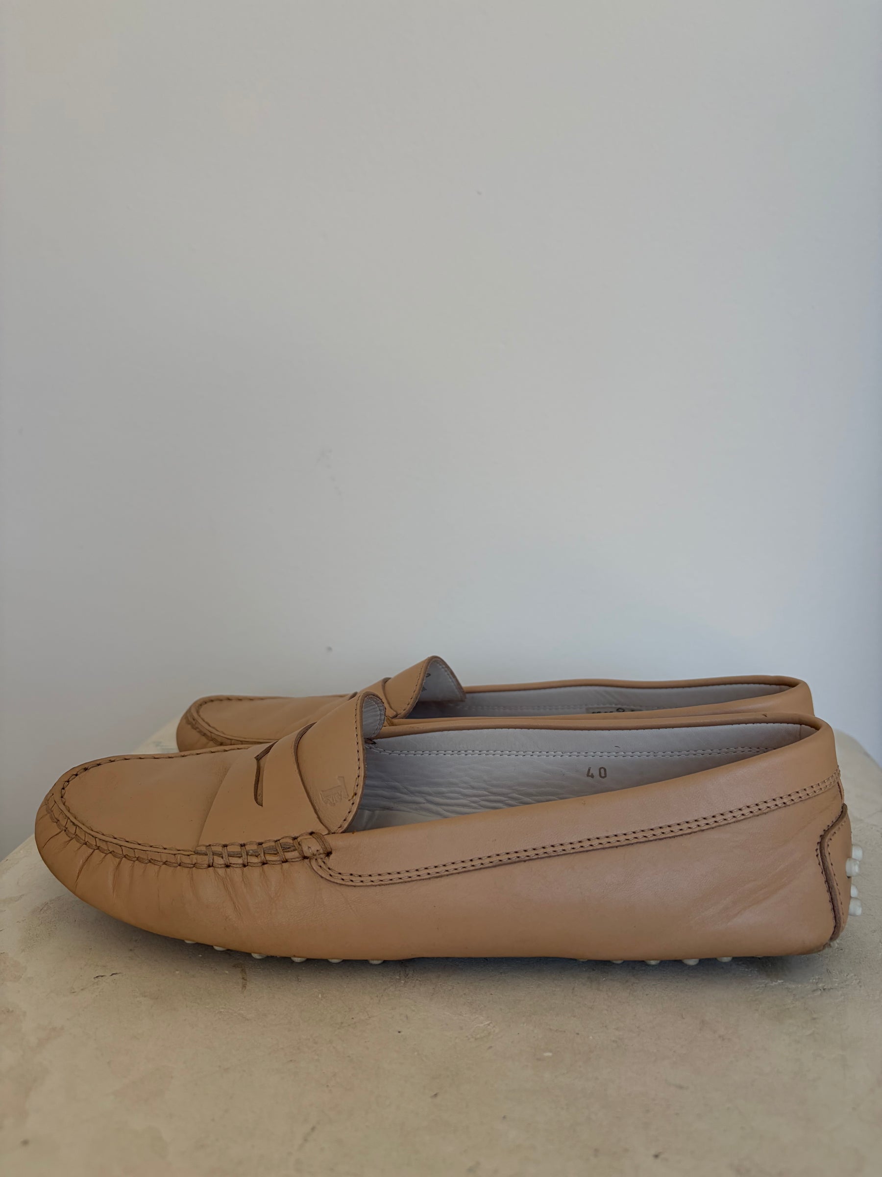 Tod's Beige Leather Driving Loafer, 40