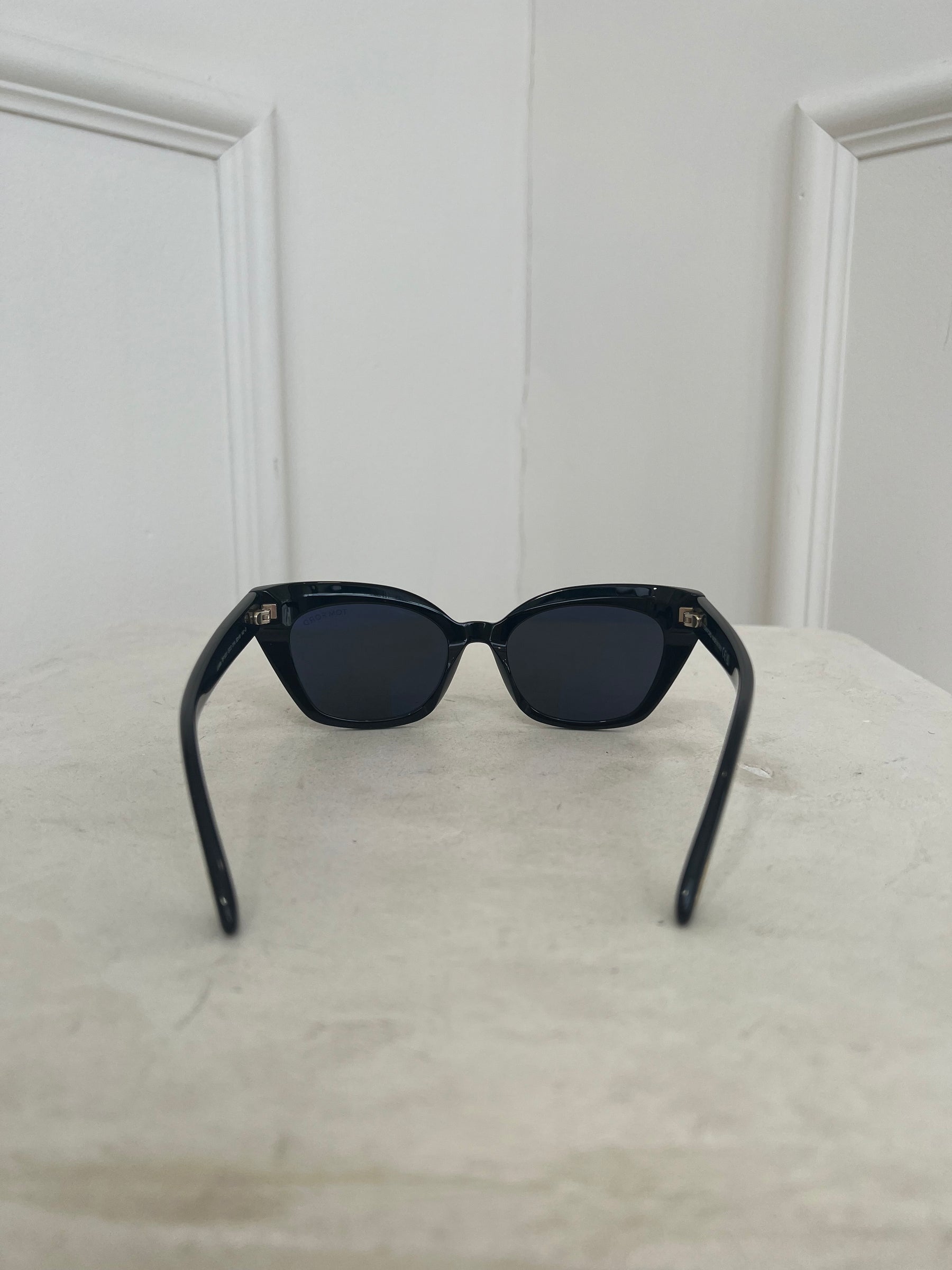 Tom Ford Cat Eye Sunglasses In Black