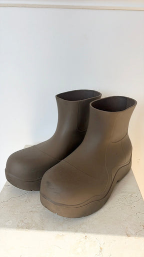 Bottega Veneta Taupe Rubber Puddle Boots, 39