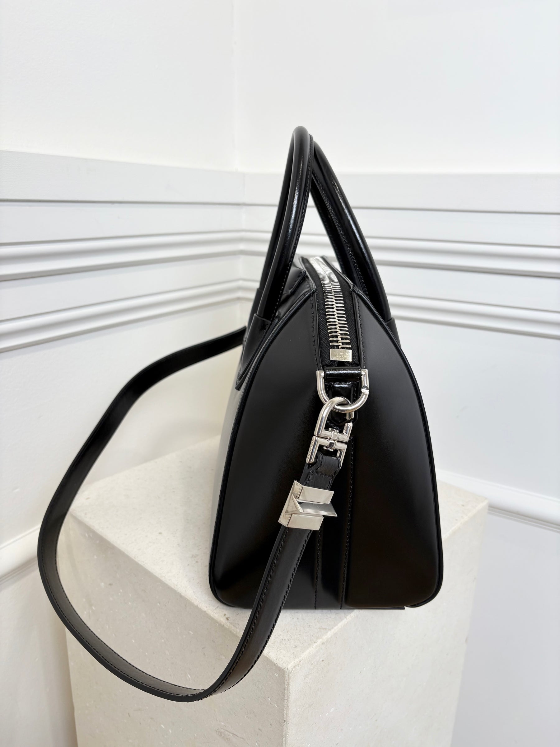 Black Shiny Leather Small Antigona Bag