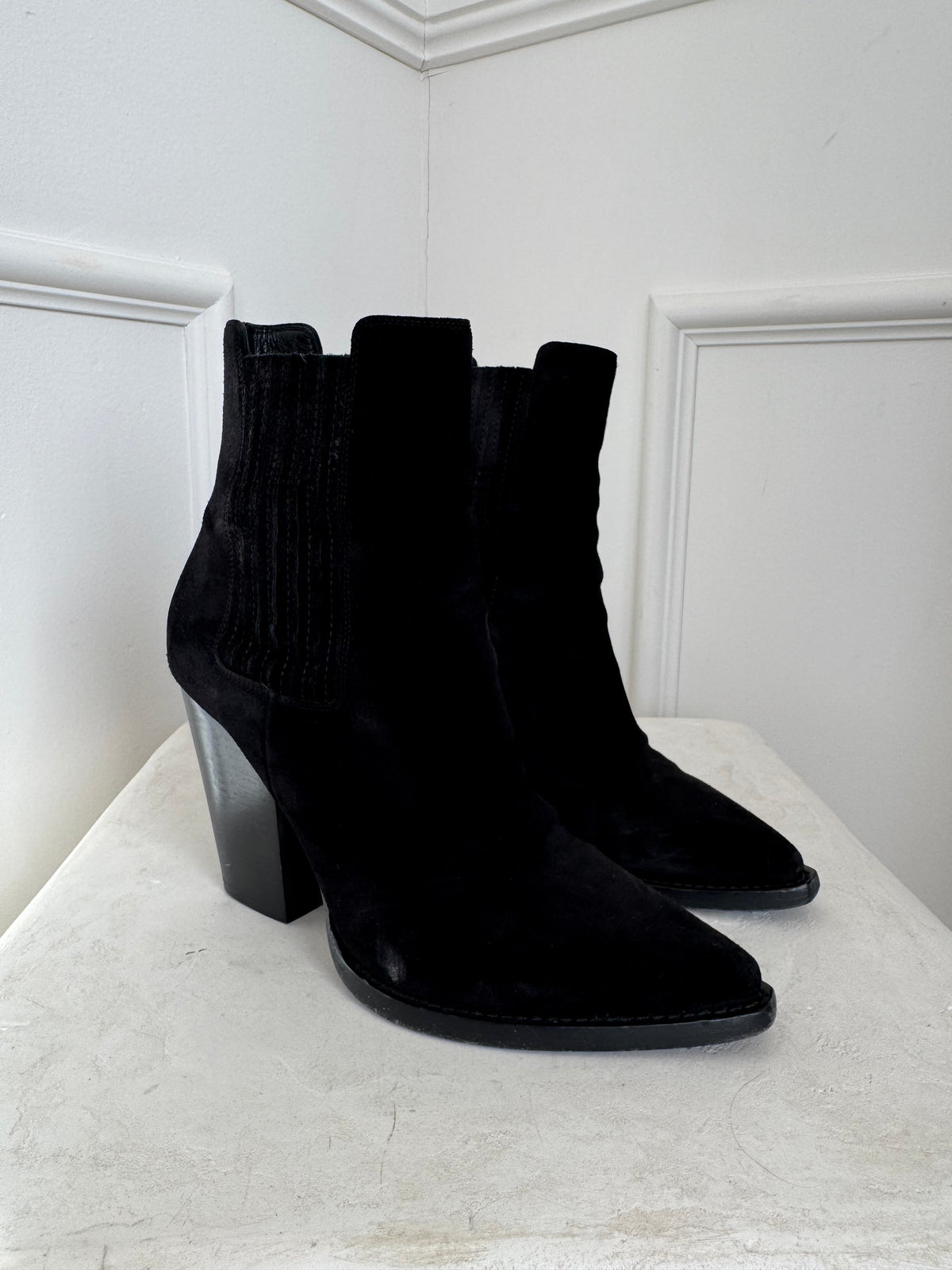 Saint Laurent Theo 95 Suede Ankle Boots Black, 38.5