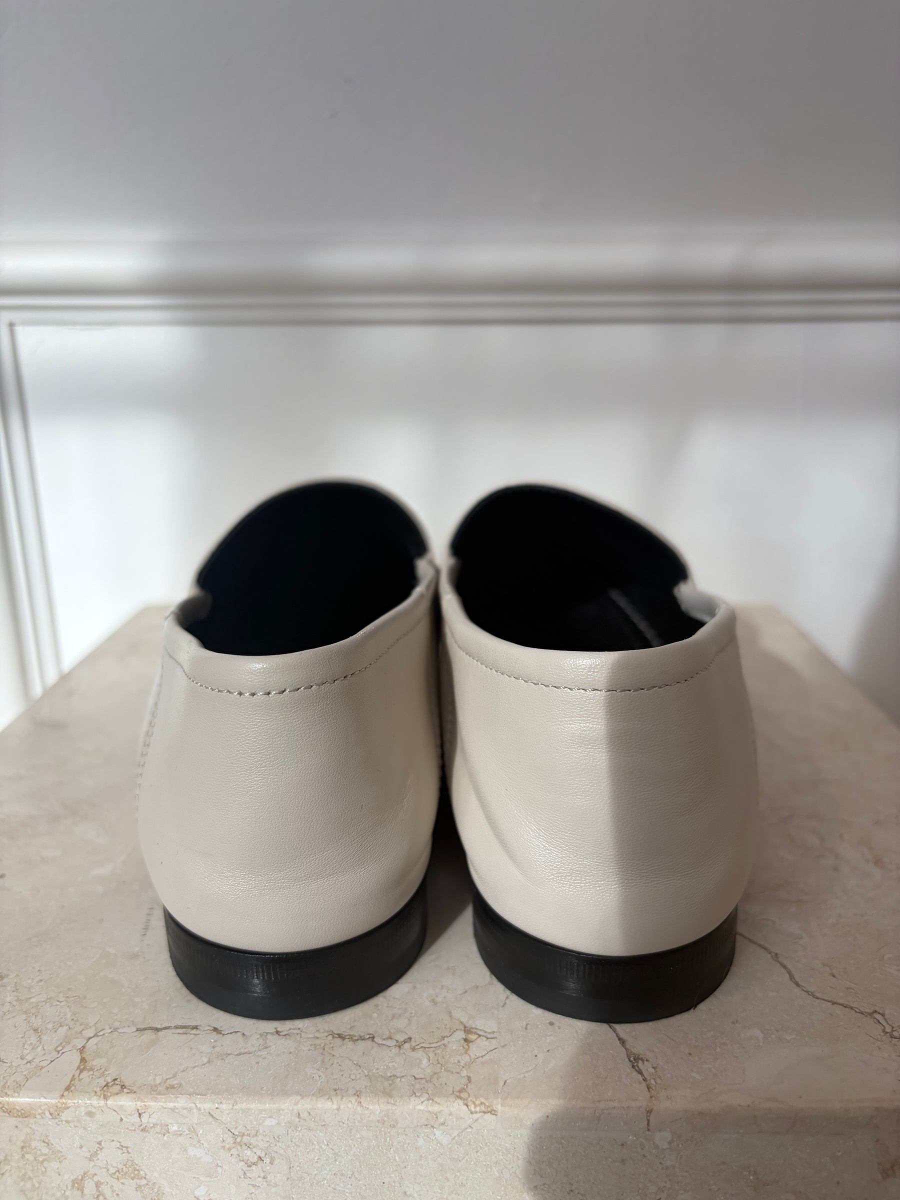 Gucci Cream Jordaan Leather Loafer, 40
