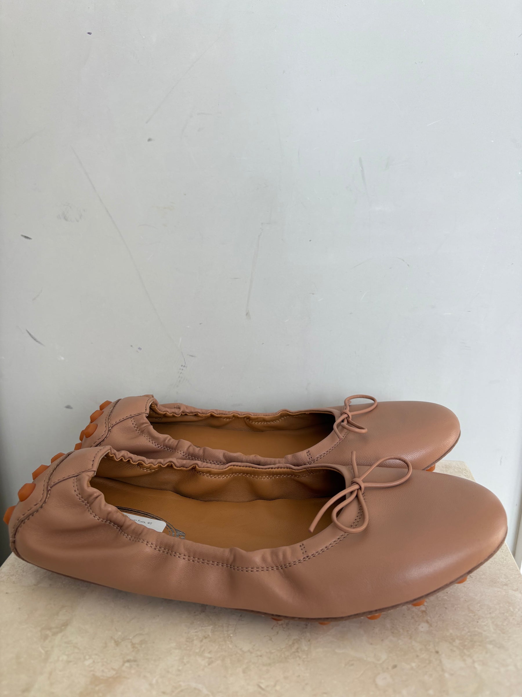 Tod's Blush Leather Ruched Ballet Flats, 40