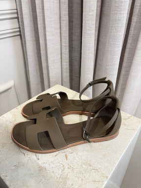 Hermès Etoupe Leather Santorini Sandals, 37