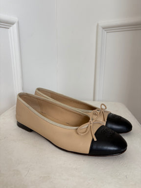 Chanel Beige and Black Leather Ballet Flats, 39