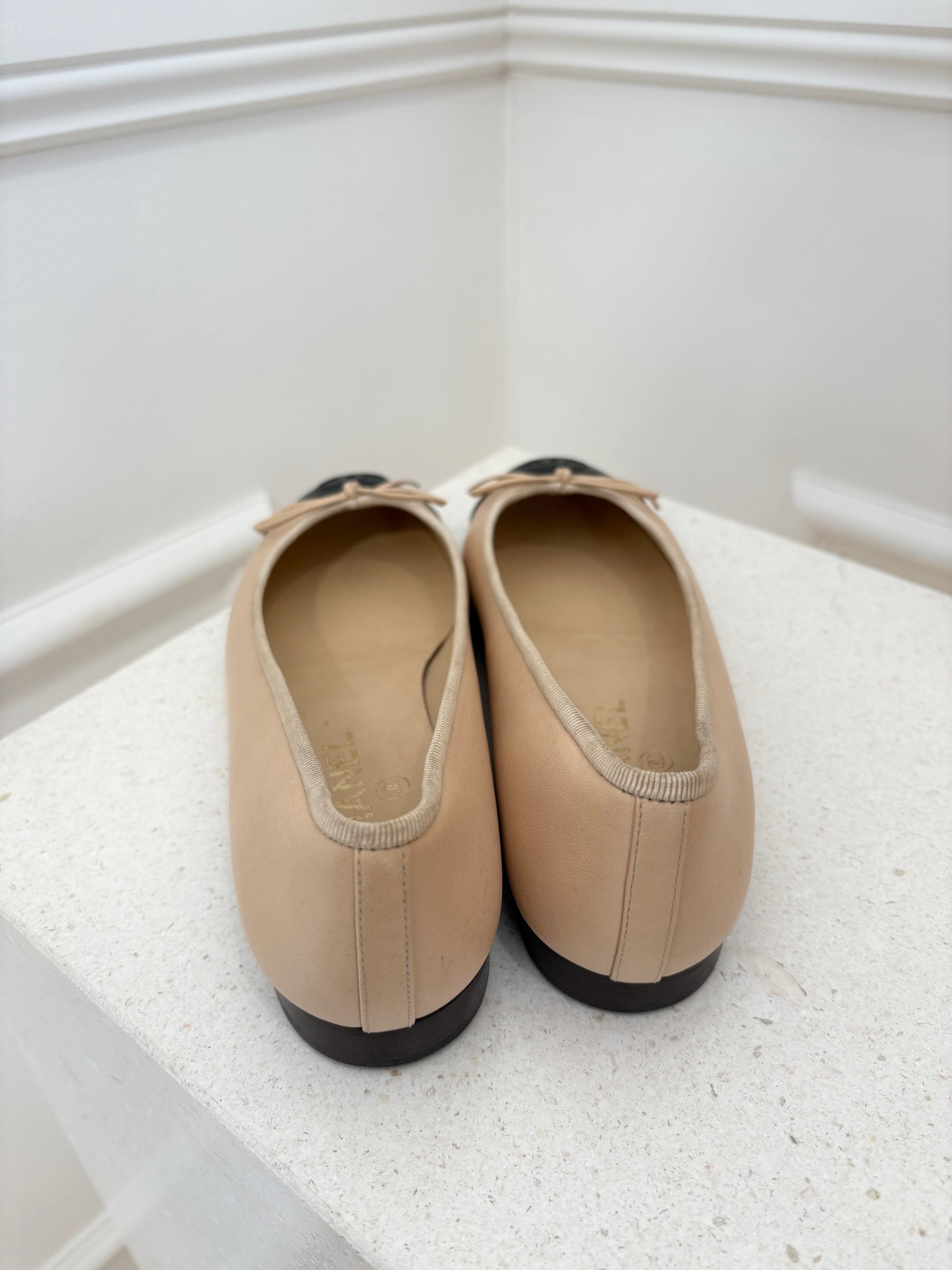 Chanel Beige and Black Ballet Flats, 38