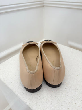Chanel Beige and Black Ballet Flats, 38