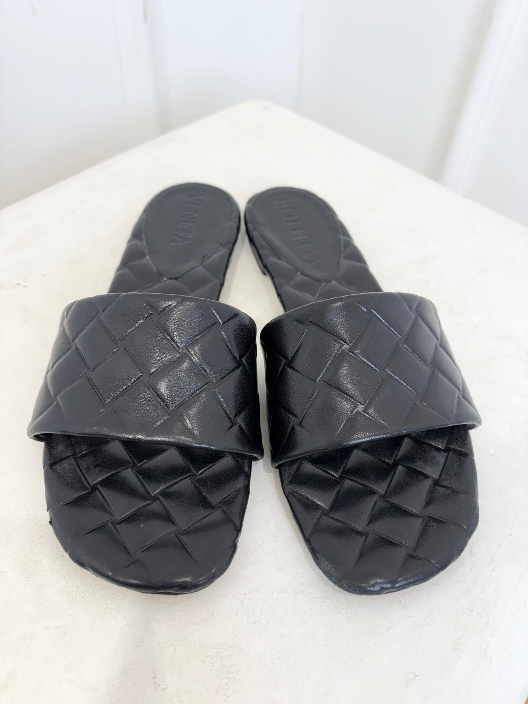 Bottega Veneta Amy Flat Sandals Black Leather, 38