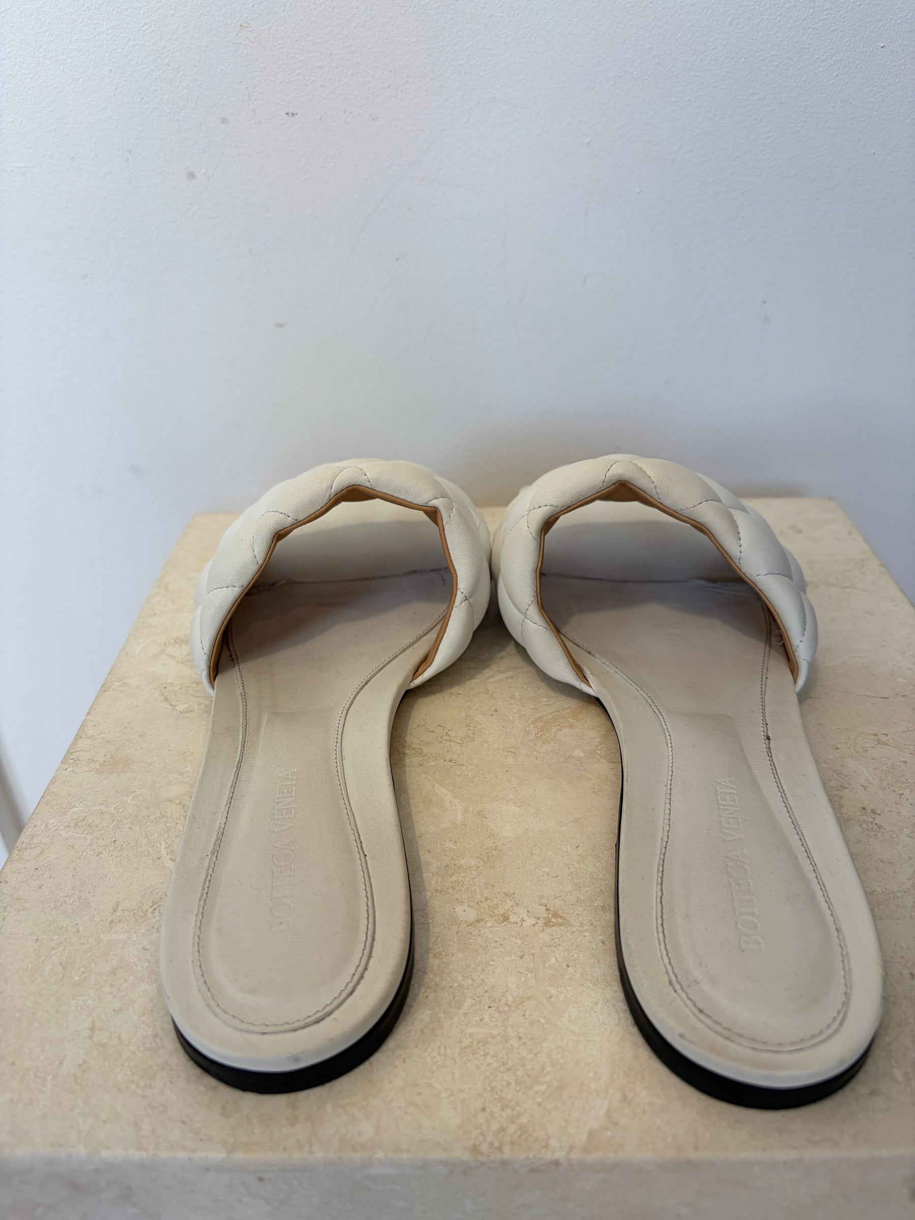 Bottega Veneta White Padded Leather Quilted Lido Slides, 41