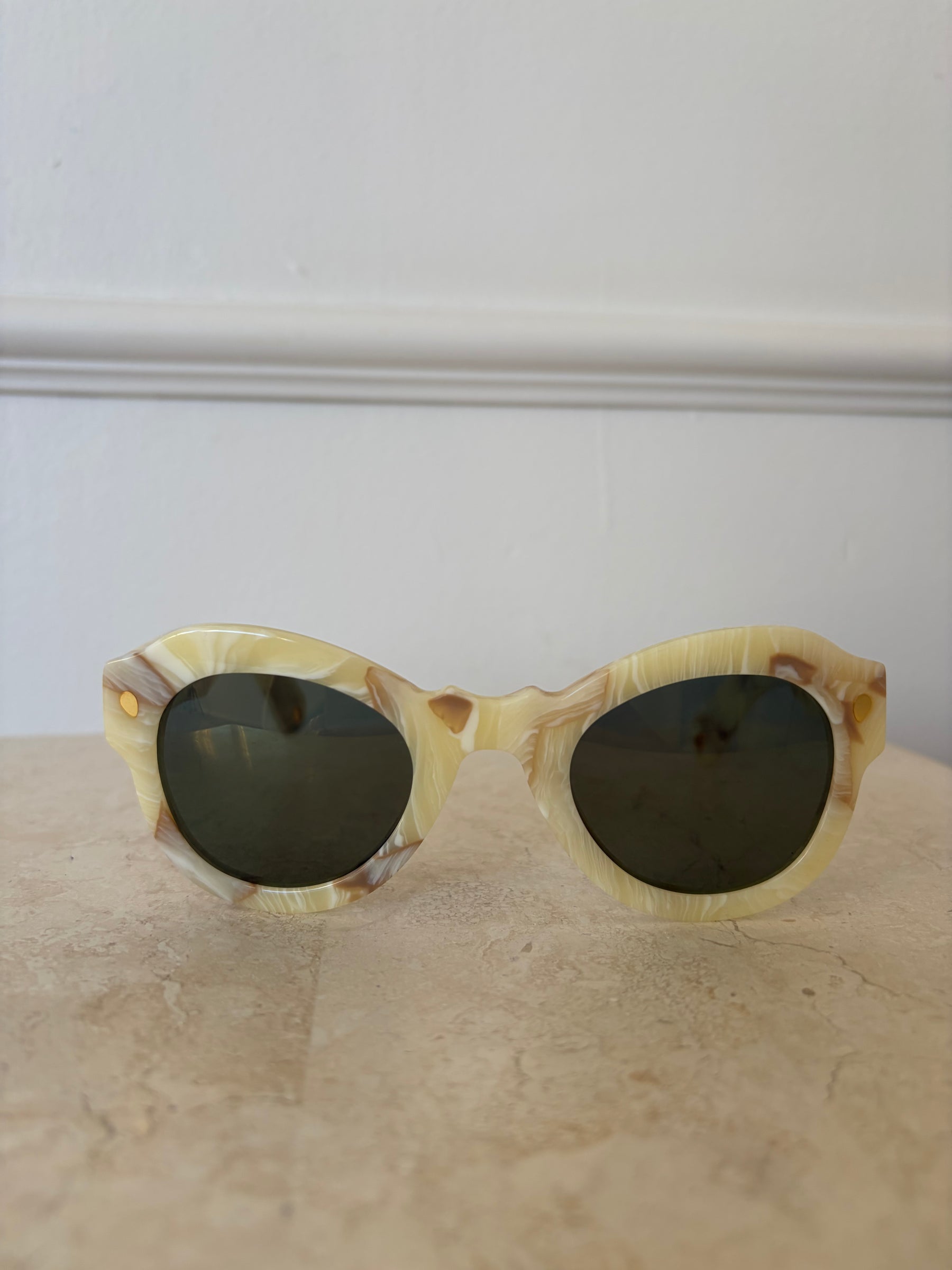 Lucy Folk Cream Marble Round Sunglasses