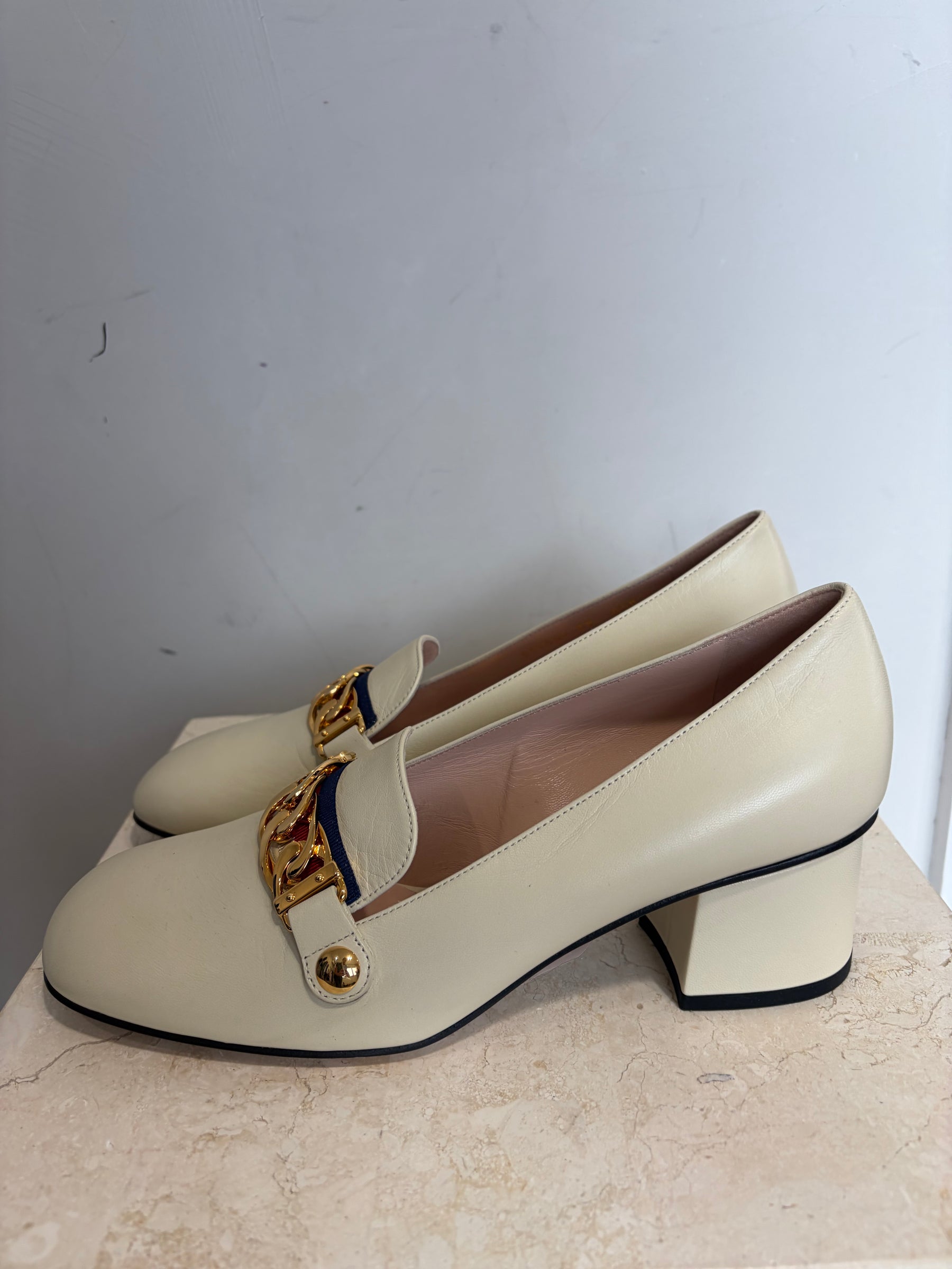 Gucci Cream Chain Detail Loafer Pump, 38