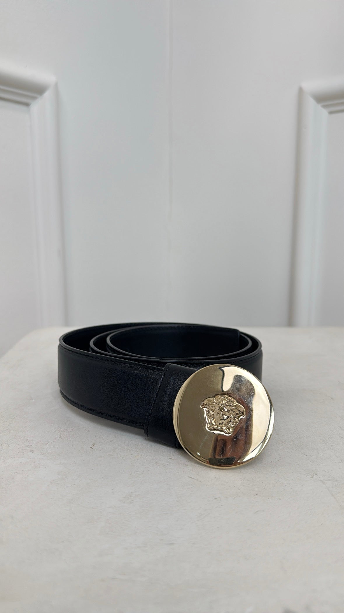 Versace Leather Medusa With Round Medusa Disc Black Gold, 85/34