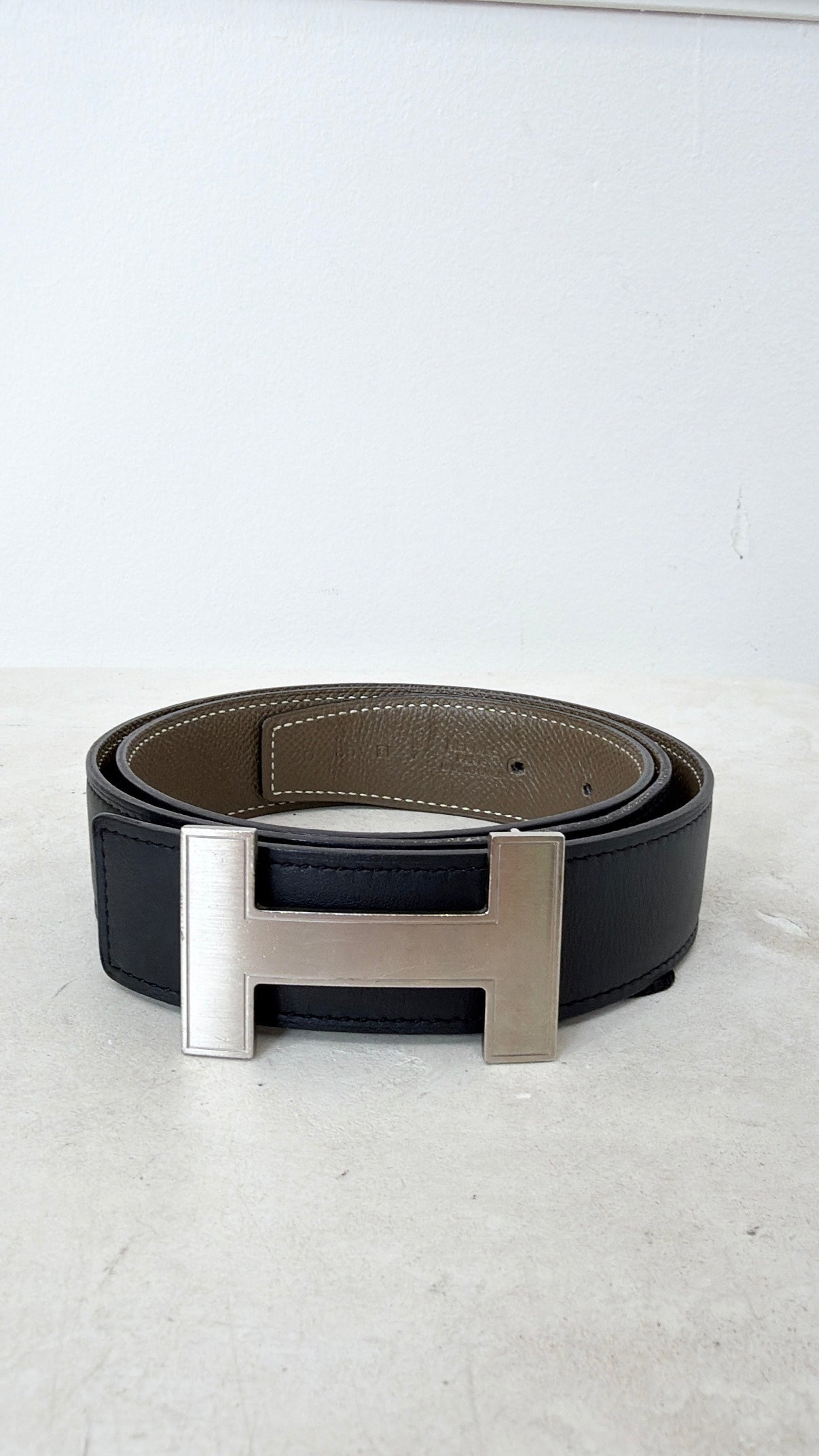 Hermès Black and Etoupe Leather Reversible H Belt, 85