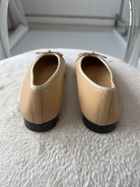 Chanel Beige and Black Ballet Flats, 39 C