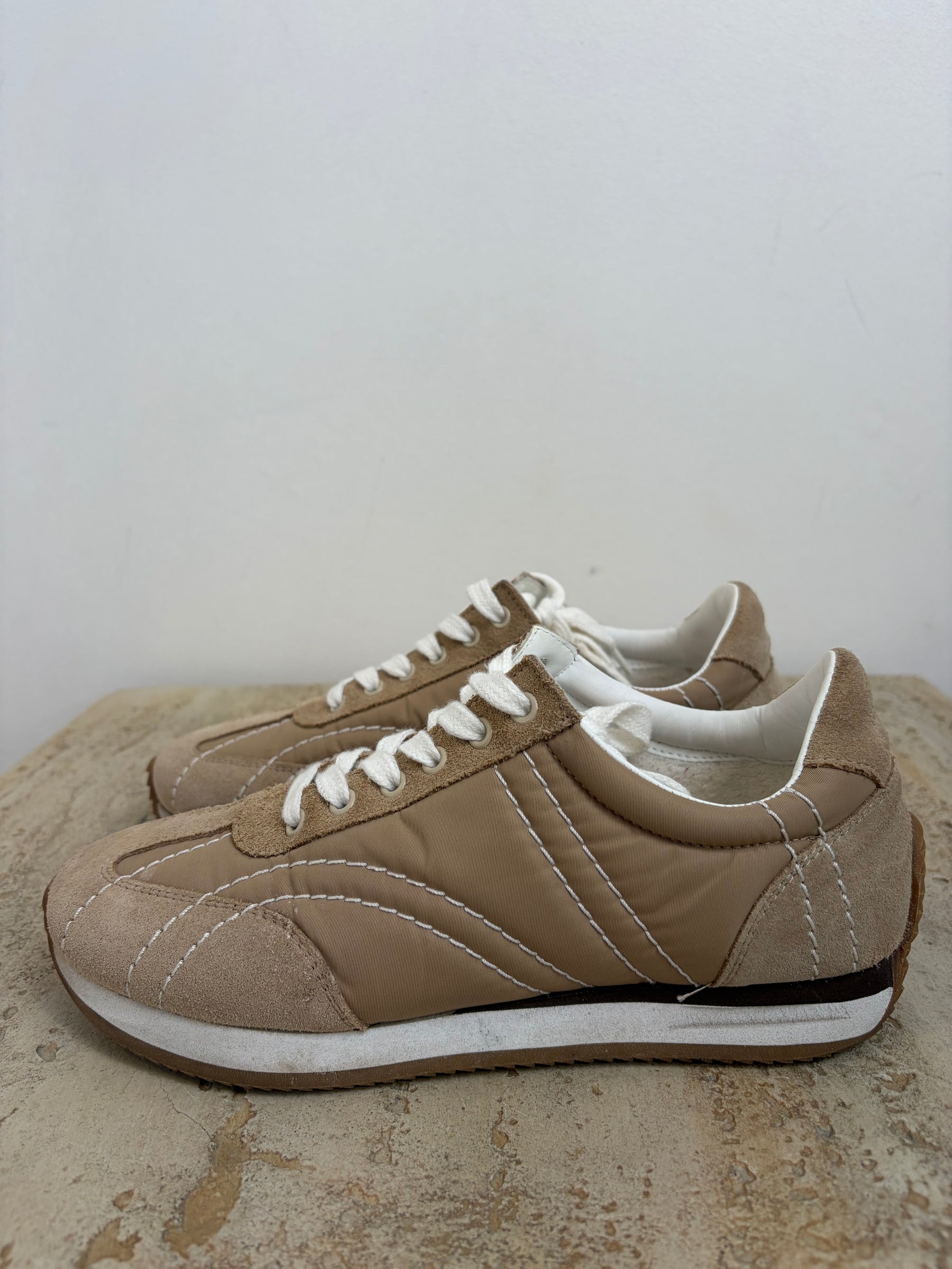 Totême Beige Nylon and Suede Quilted Runner, 37