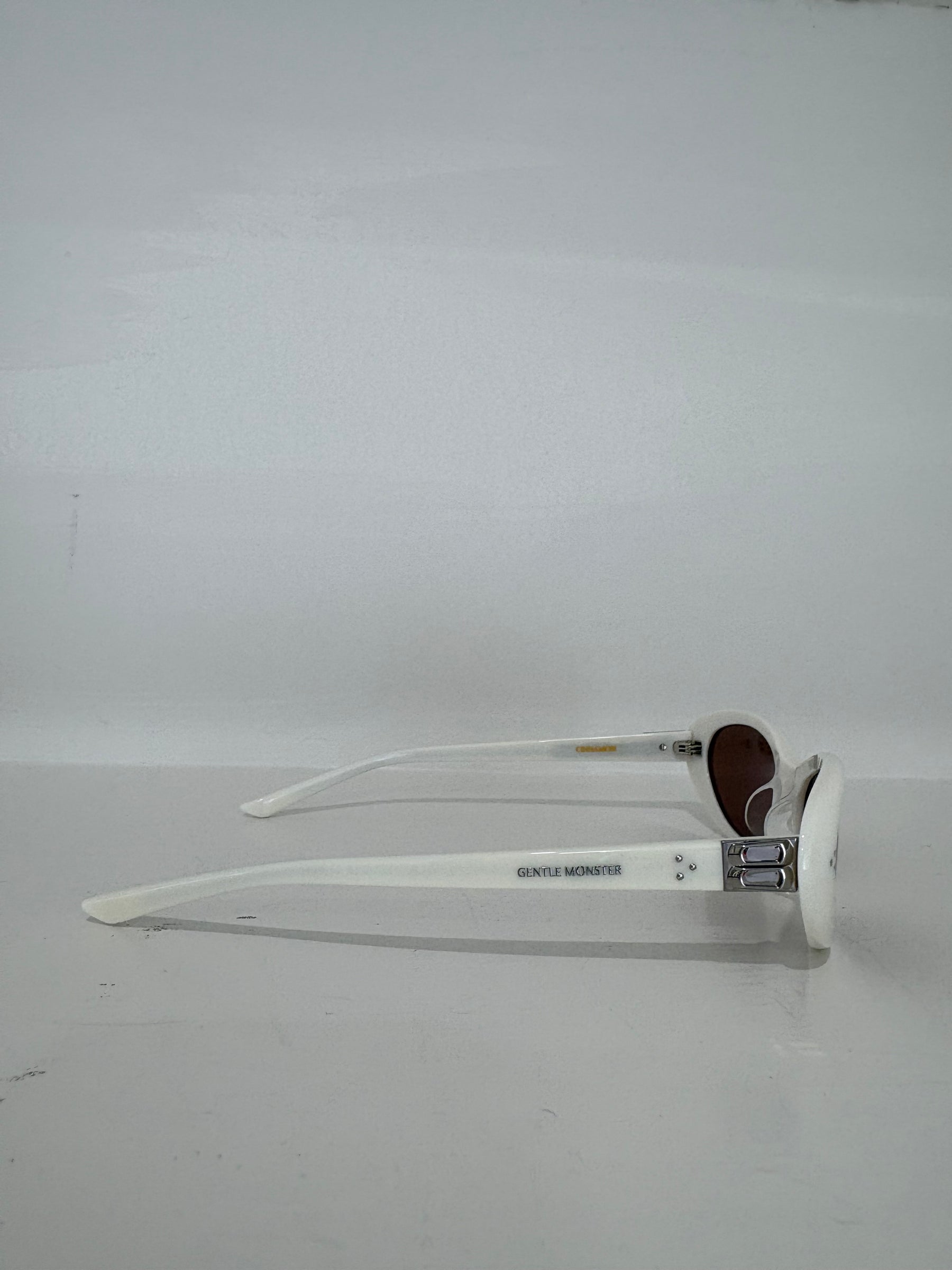 Gentle Monster White Cinnamon W2 Sunglasses