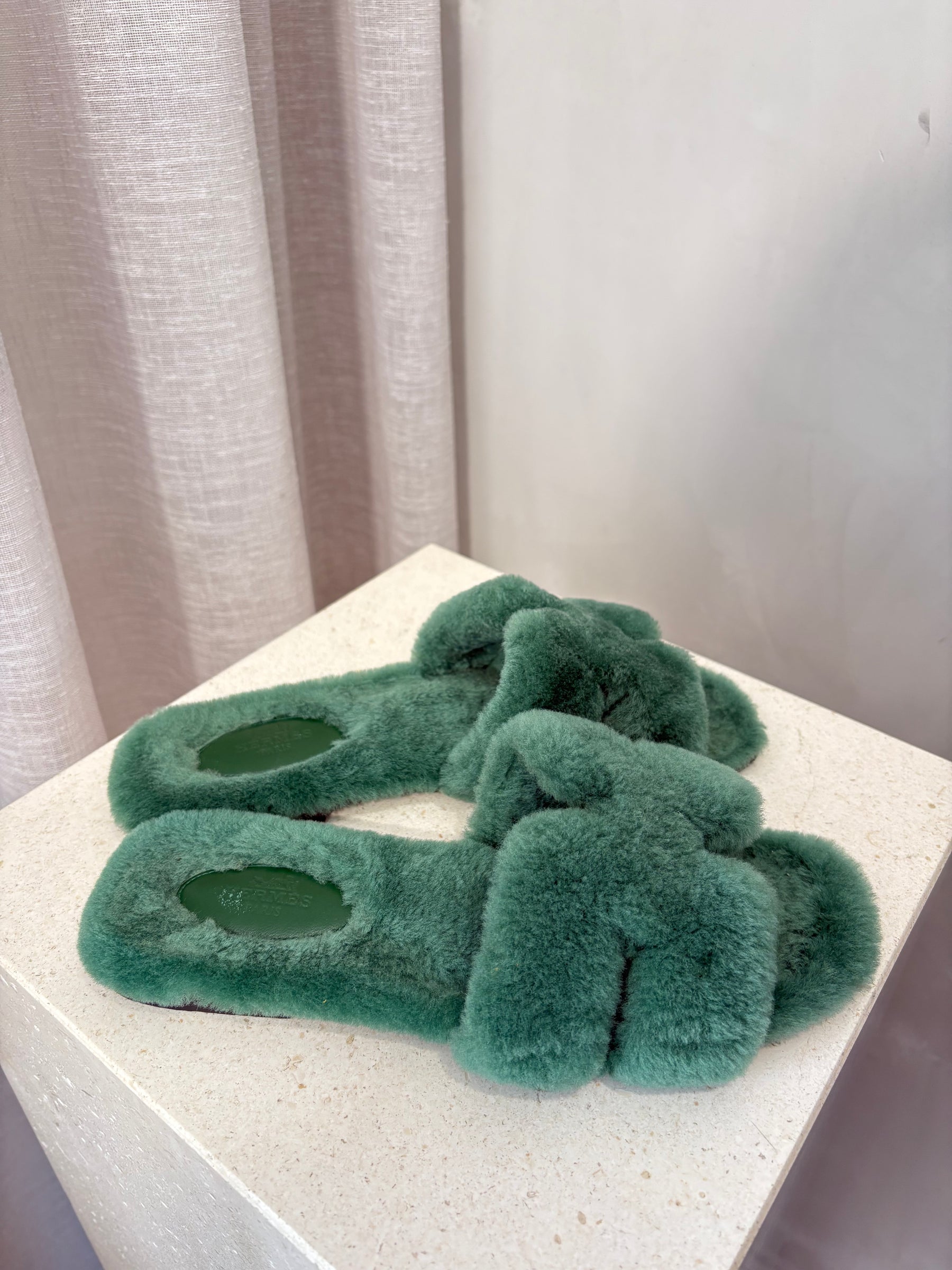 Hermès Vert Anglais Shearling Oran Sandals, 39