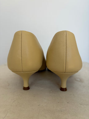Le Monde Beryl Pointed Kitten Heel Pump In Custard, 39