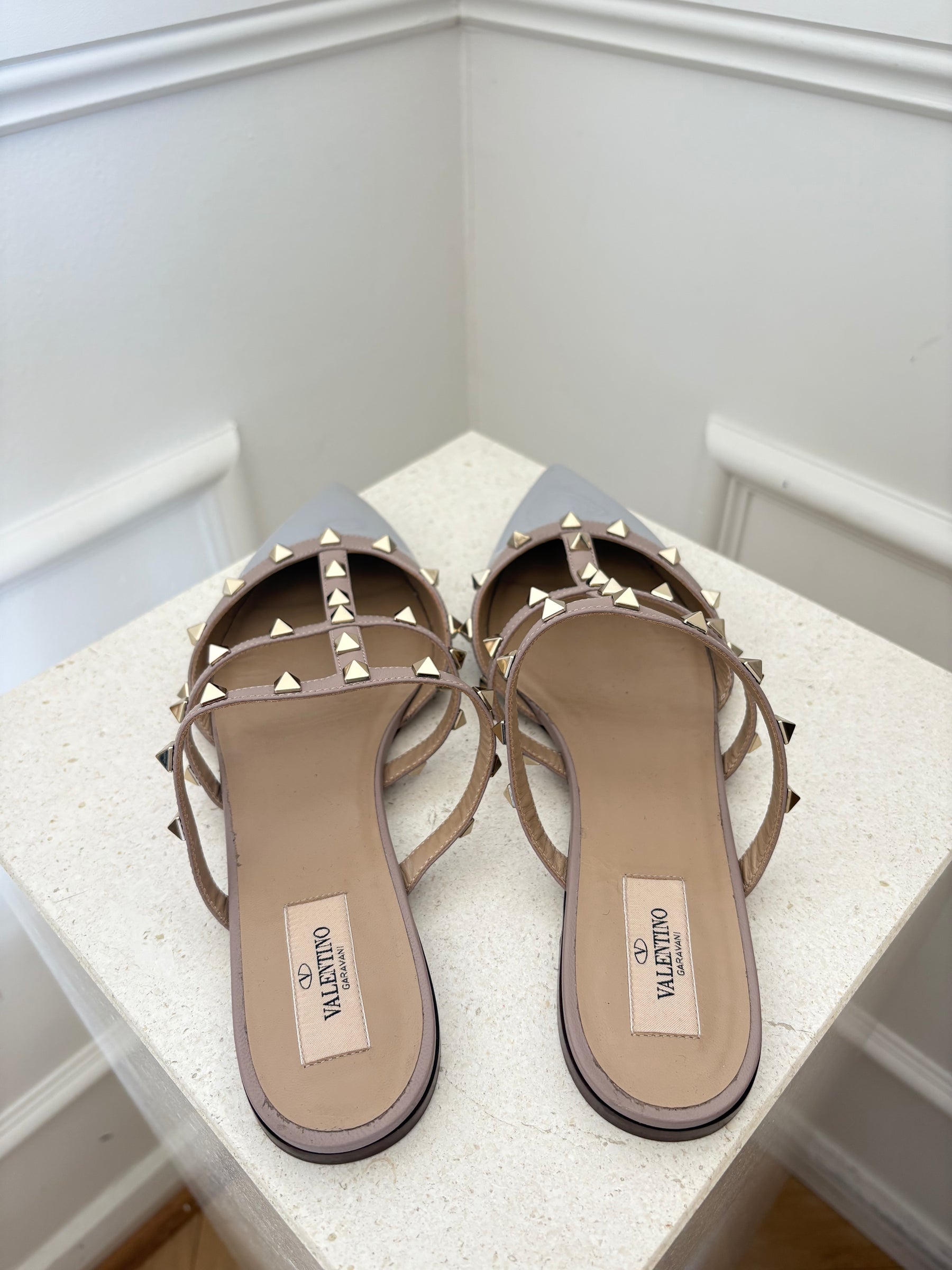Valentino Garavani Blue and Beige Patent Pointed Rockstud Flats, 40