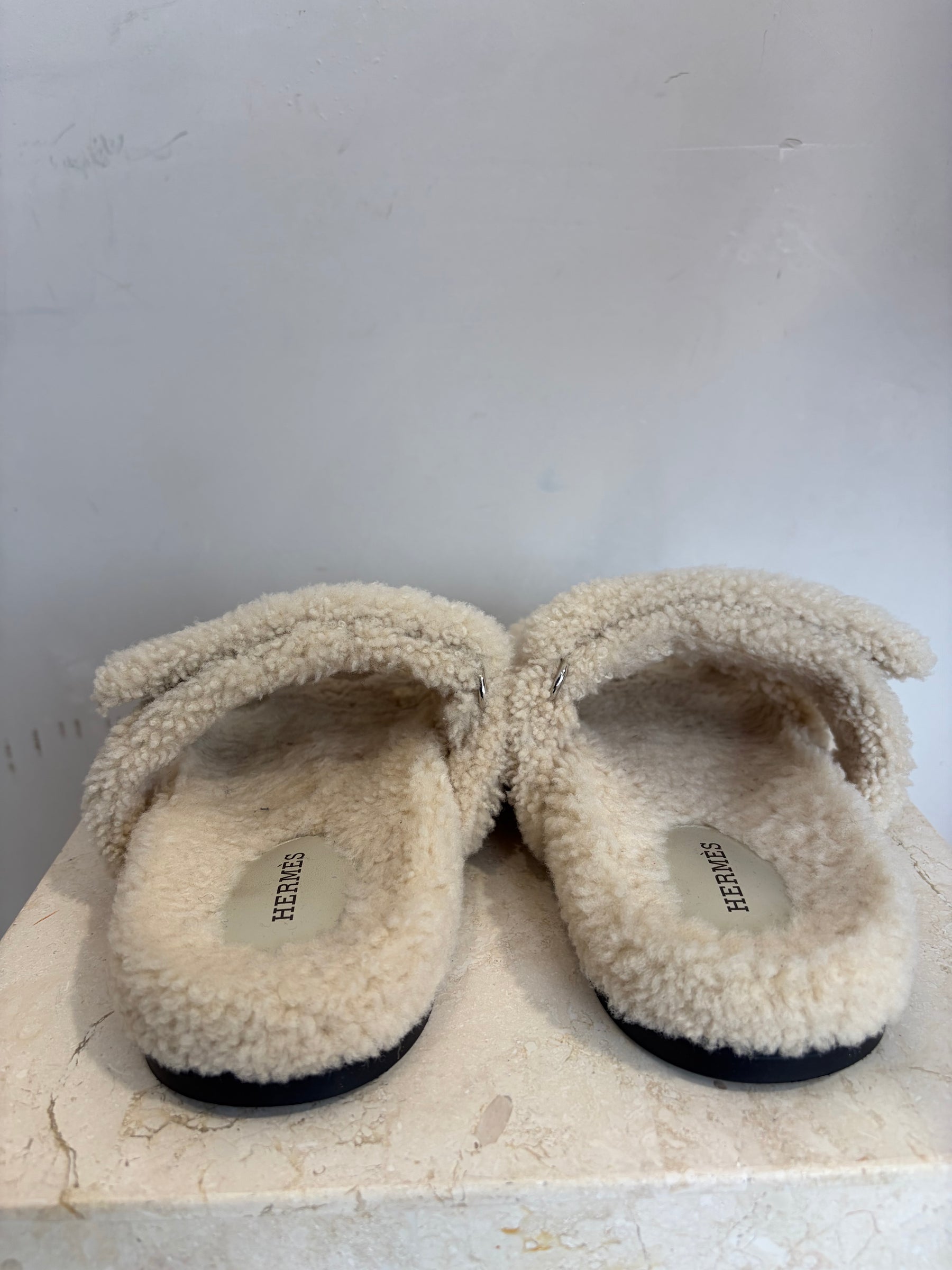Hermès Shearling Chypre Sandals Cream, 38