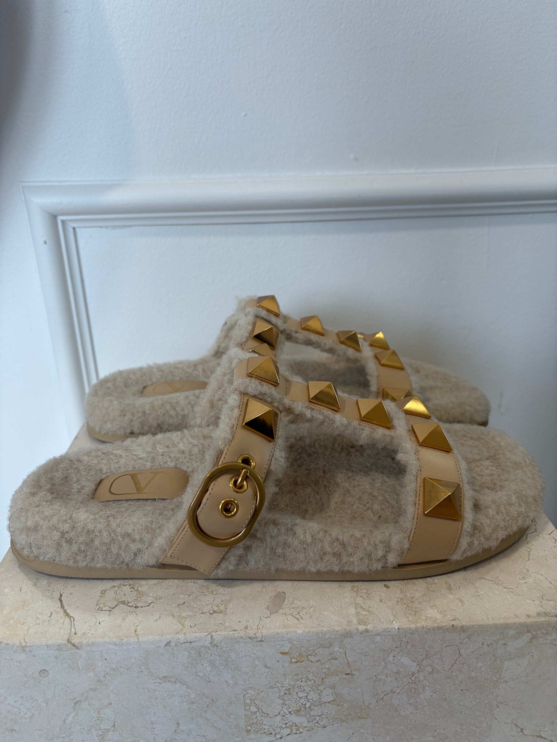 Valentino Garavani Beige Roman Stud Shearling Slides, 41.5