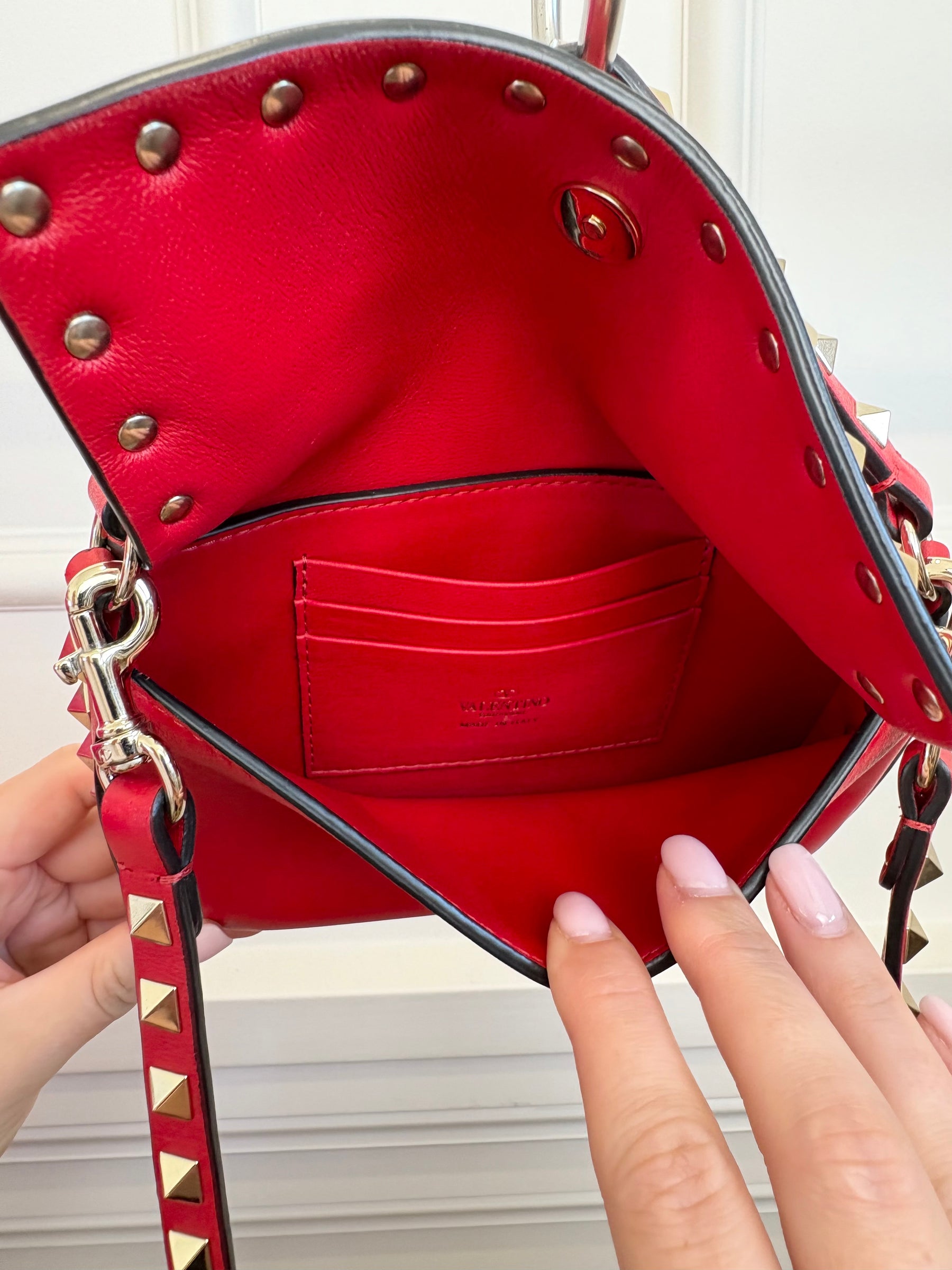 Valentino Garavani Rockstud Crossbody Bag In Red Grainy Leather