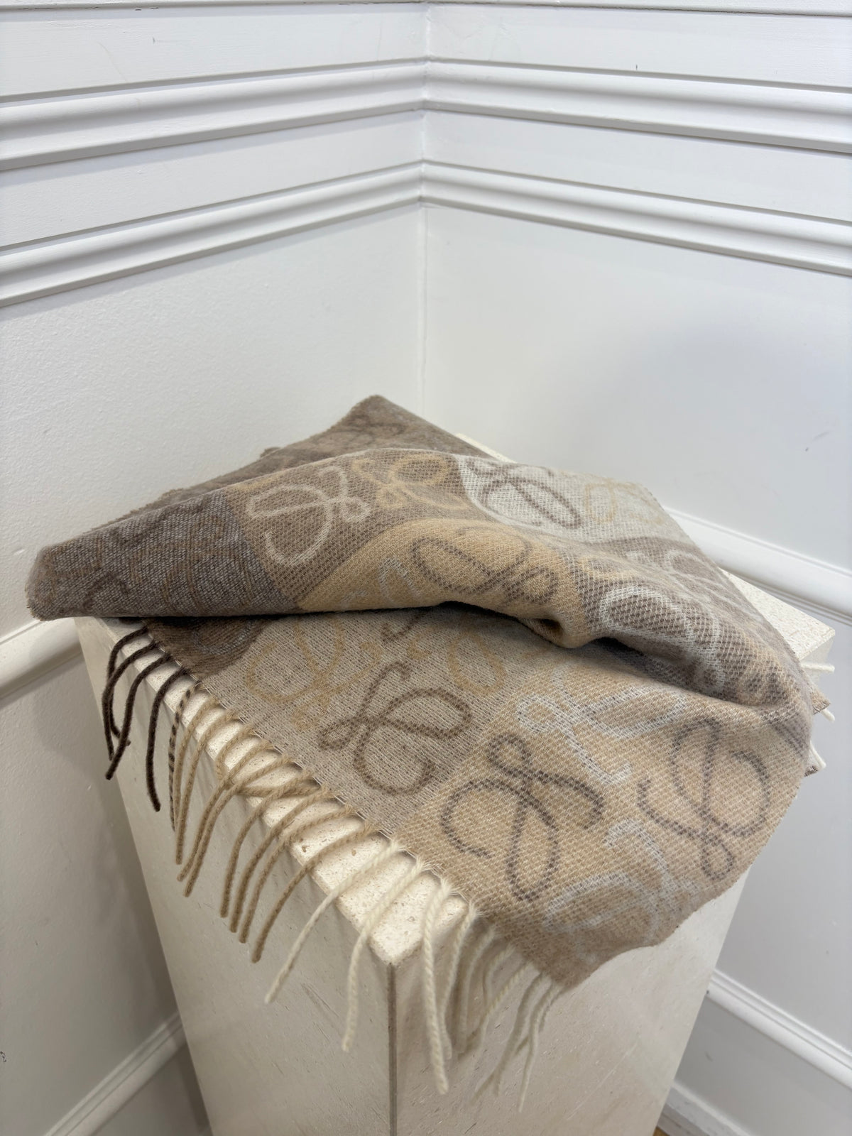 Leowe Beige and Cream Cashmere Blend Anagram Logo Scarf