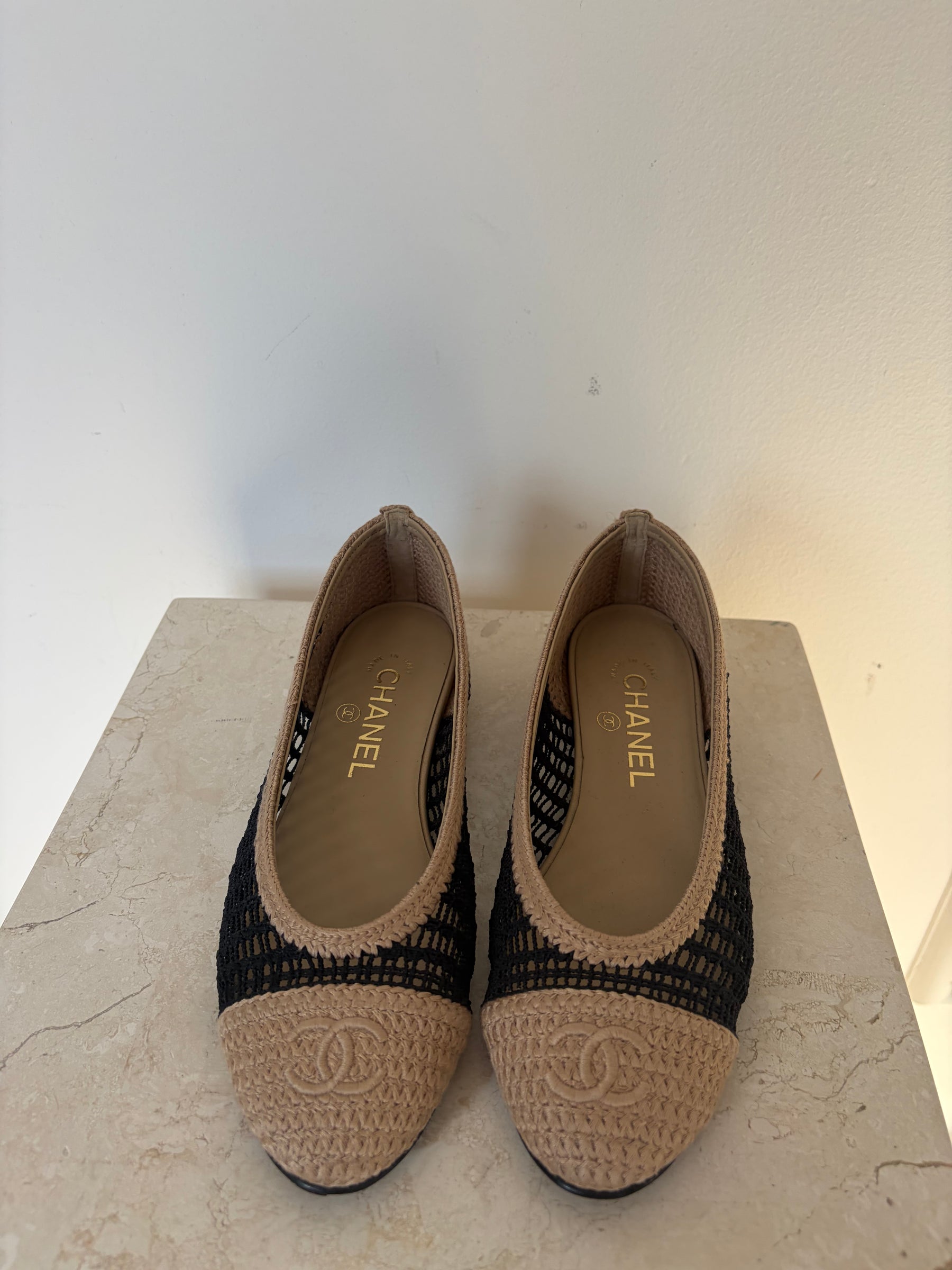 Chanel Natural And Black Raffia Ballet Flats, 36.5 C
