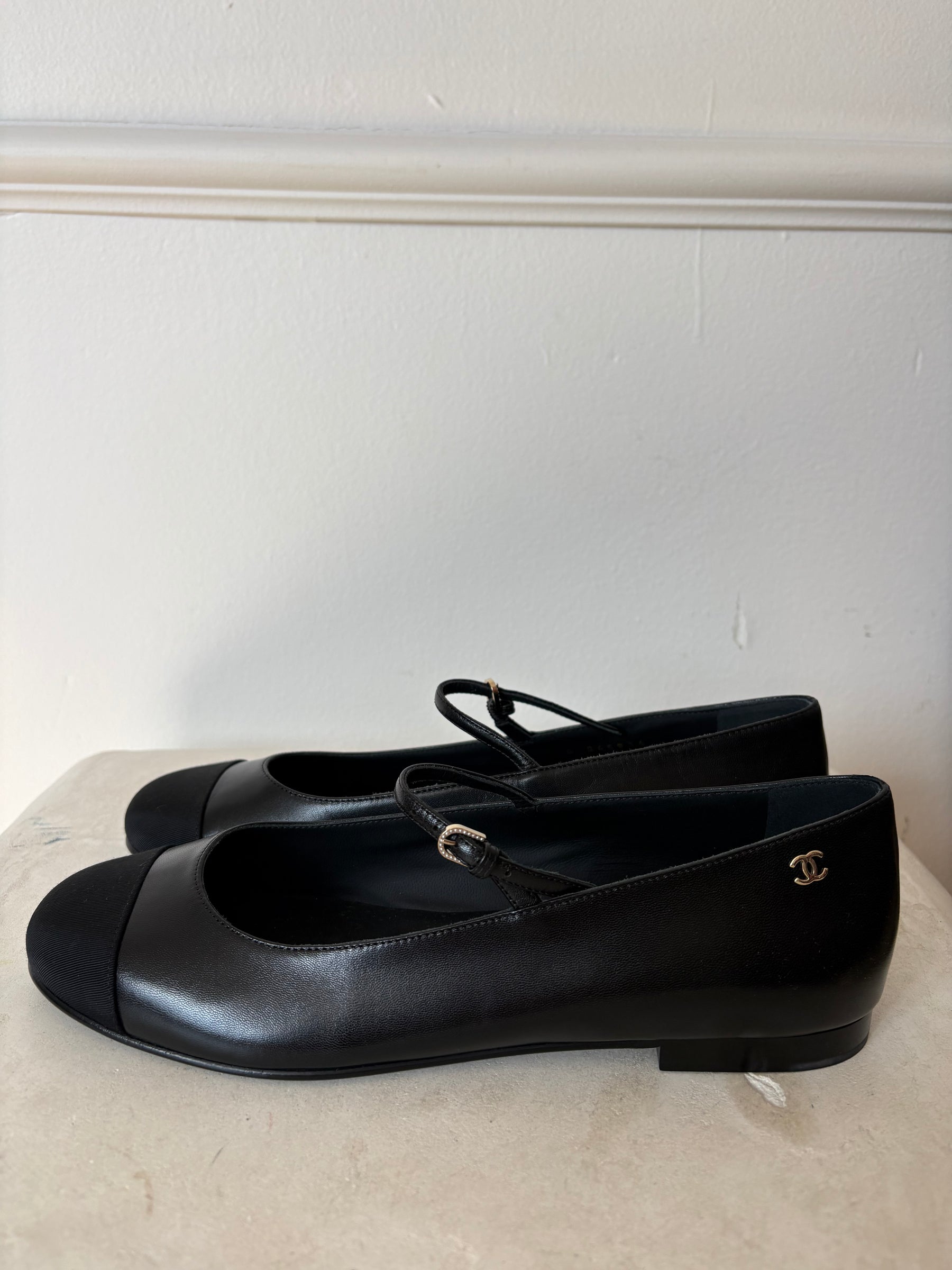 Chanel Black Leather And Grosgrain Mary Jane Flats, 39 C
