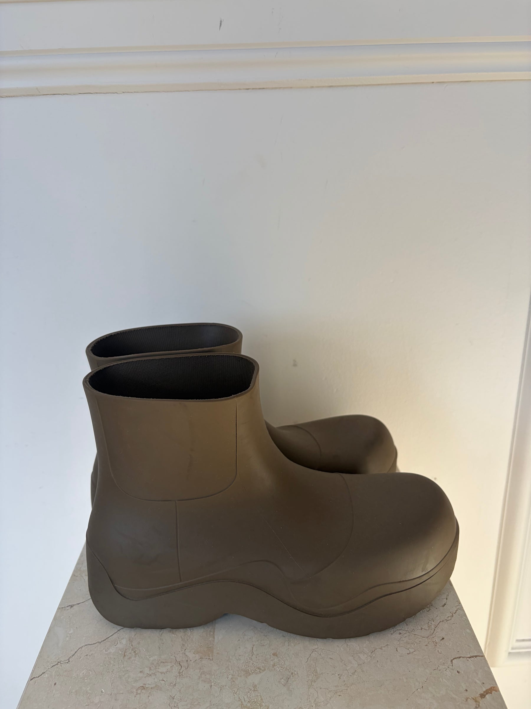 Bottega Veneta Taupe Rubber Puddle Boots, 39