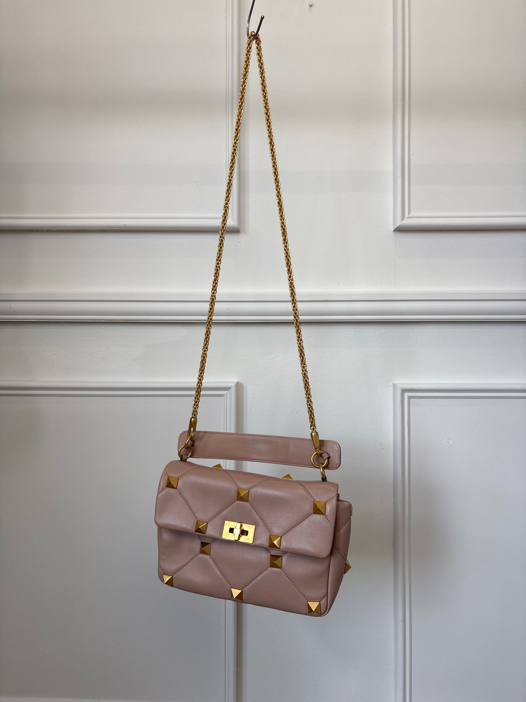 Valentino Garavani Roman Stud Leather Handbag With Shoulder Chain Blush