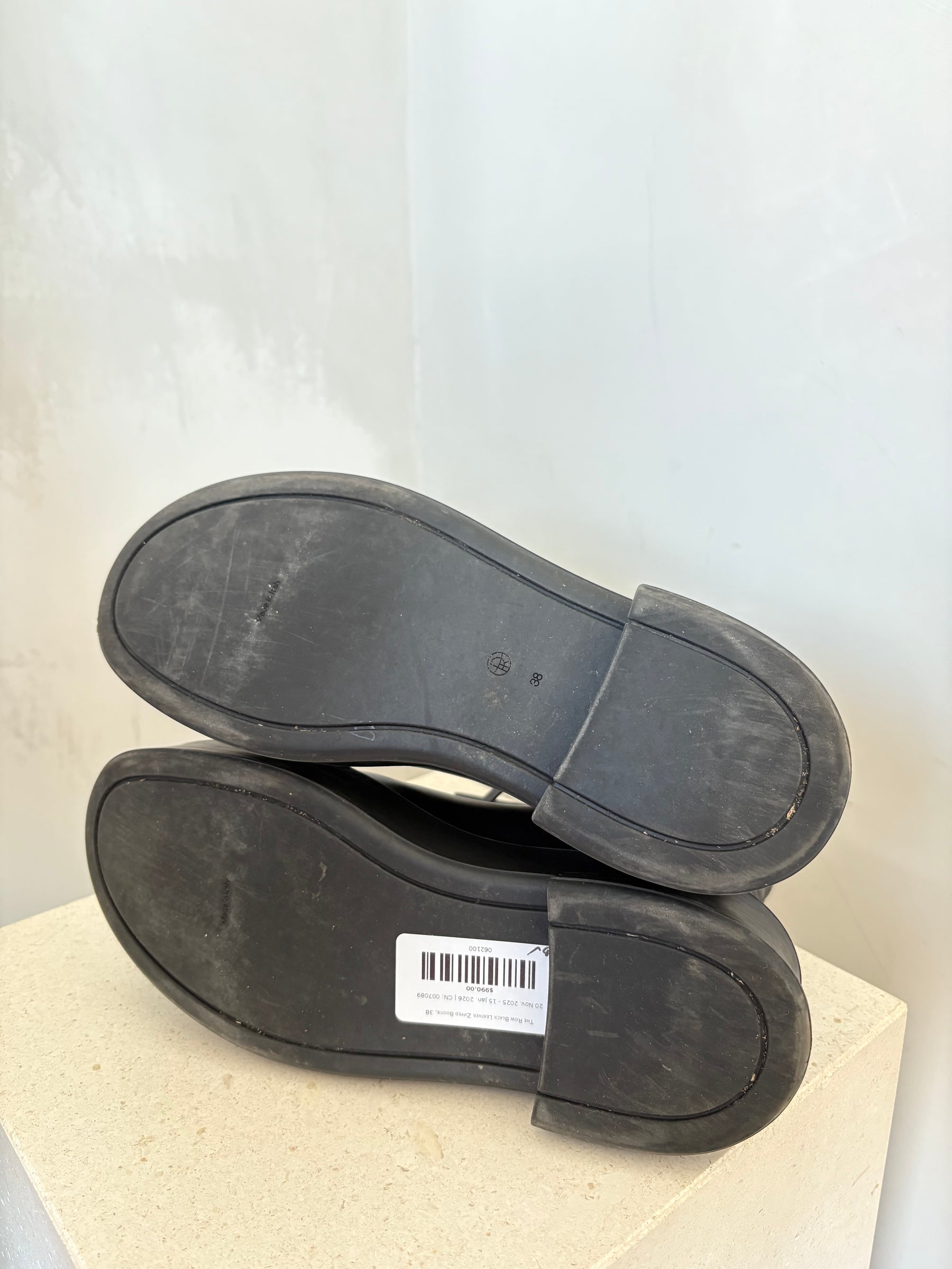 The Row Black Leather Zipped Bootie, 38