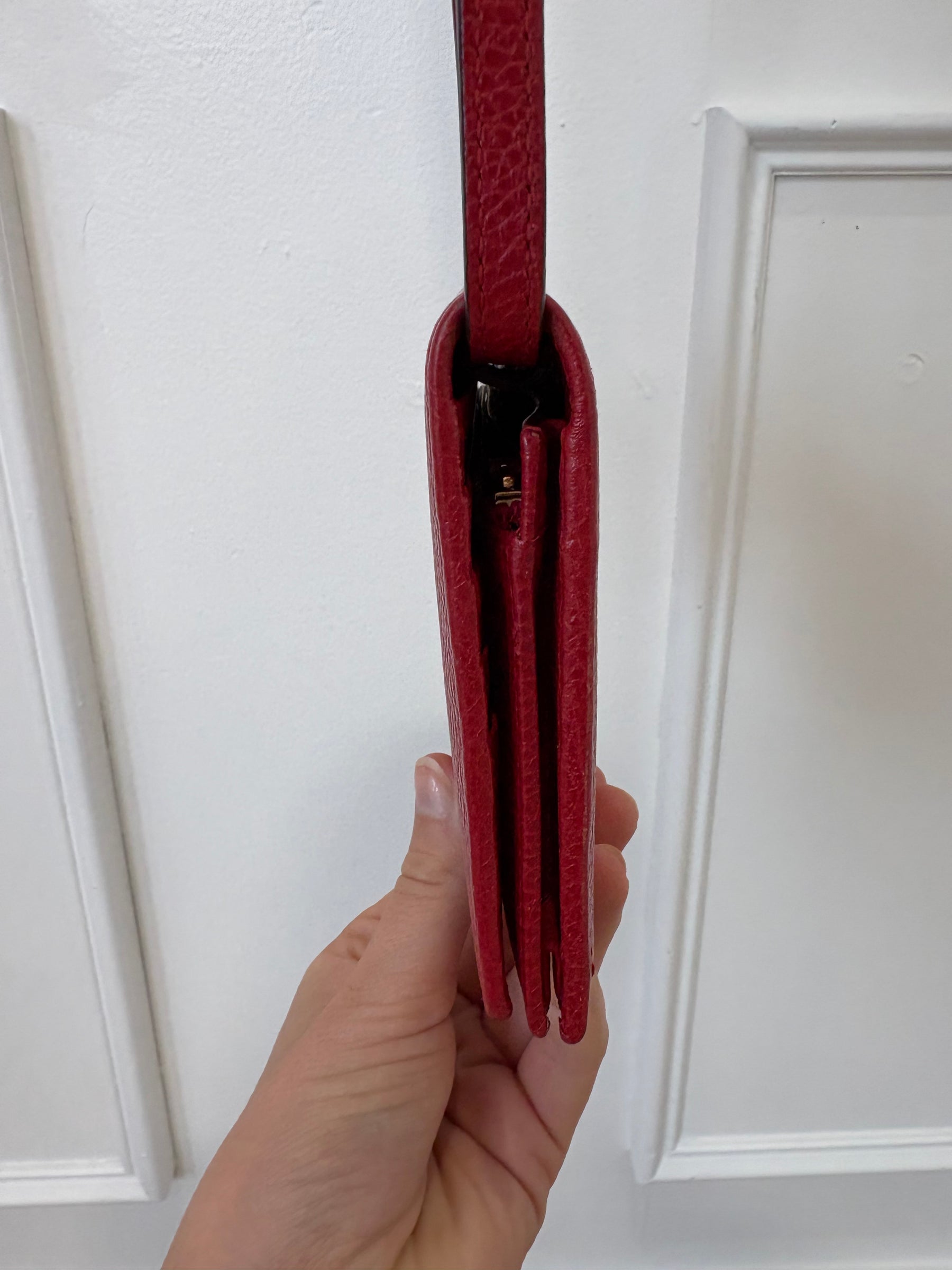 Gucci Red Grained Leather Crossbody Swing Bag