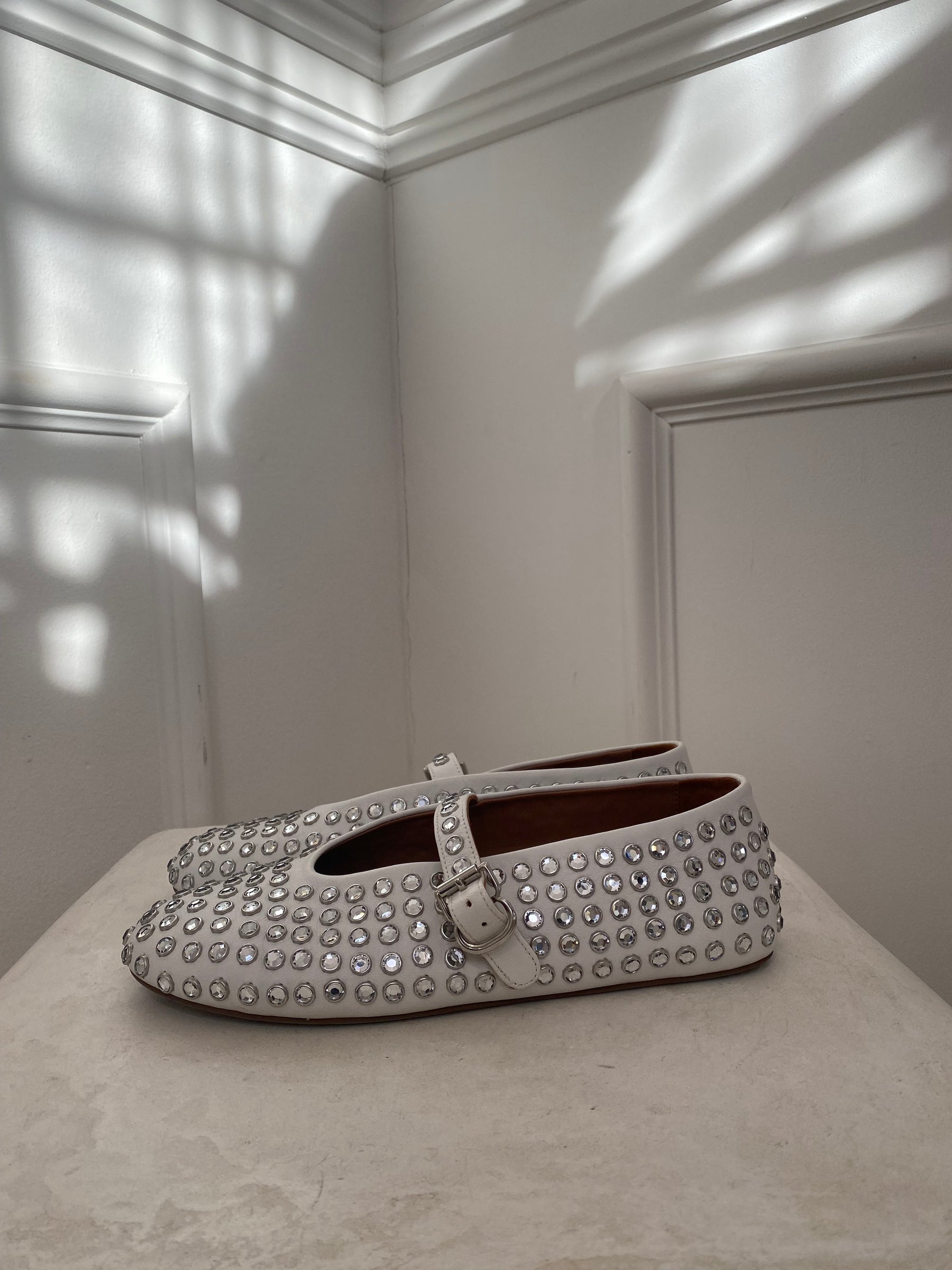Alaïa White Leather Crystal Studded Ballet Flats, 39