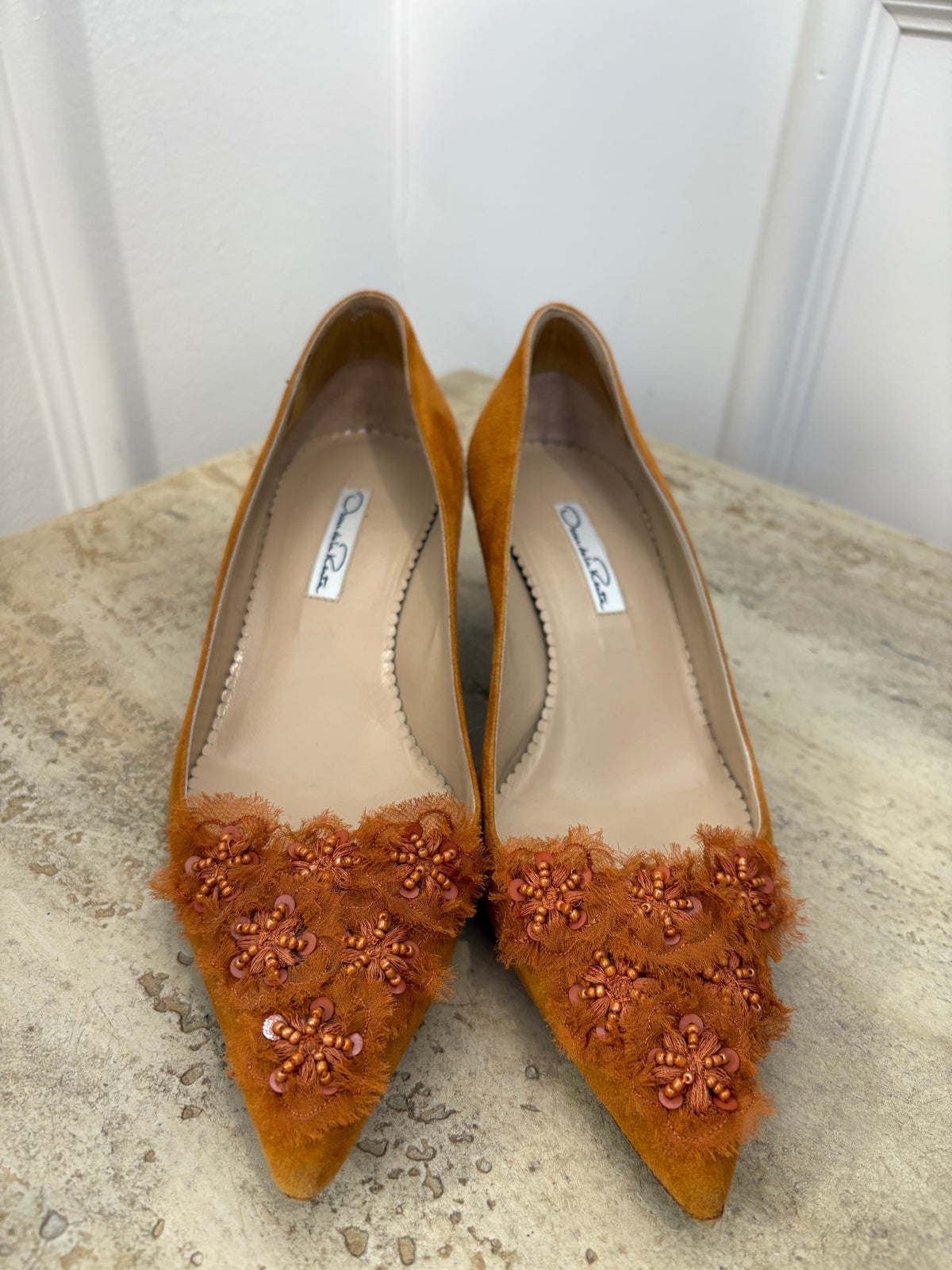 Oscar de la Renta Tan Suede Tulle Floral Pointed Pump, 37
