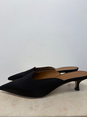 Le Monde Beryl Black Kitten Heel Mules, 36
