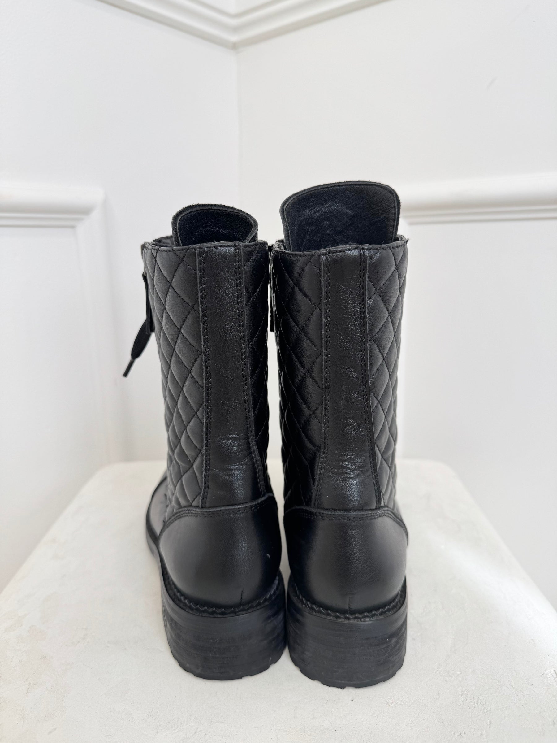 Chanel Black Leather Quilted Ankle Boots - COUNTERFEIT, 39 C