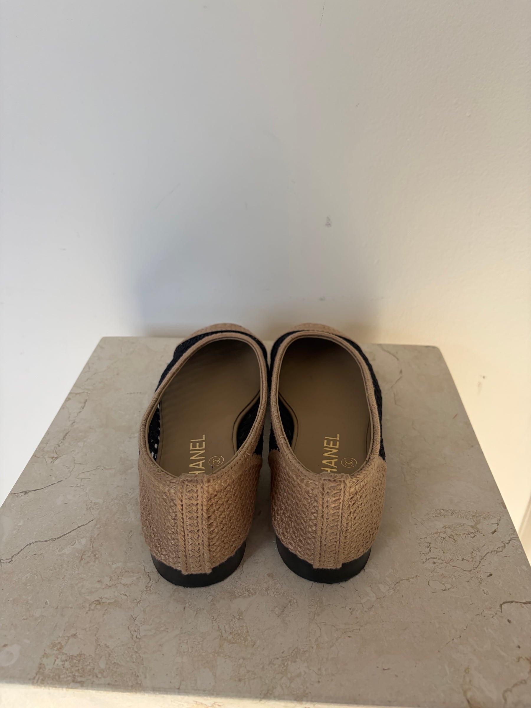 Chanel Natural And Black Raffia Ballet Flats, 36.5 C