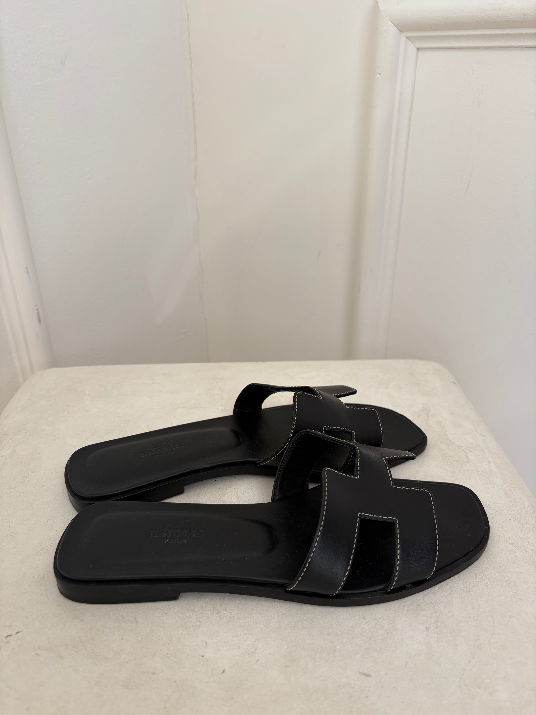 Hermès Black LEather Oran Sandals, 38