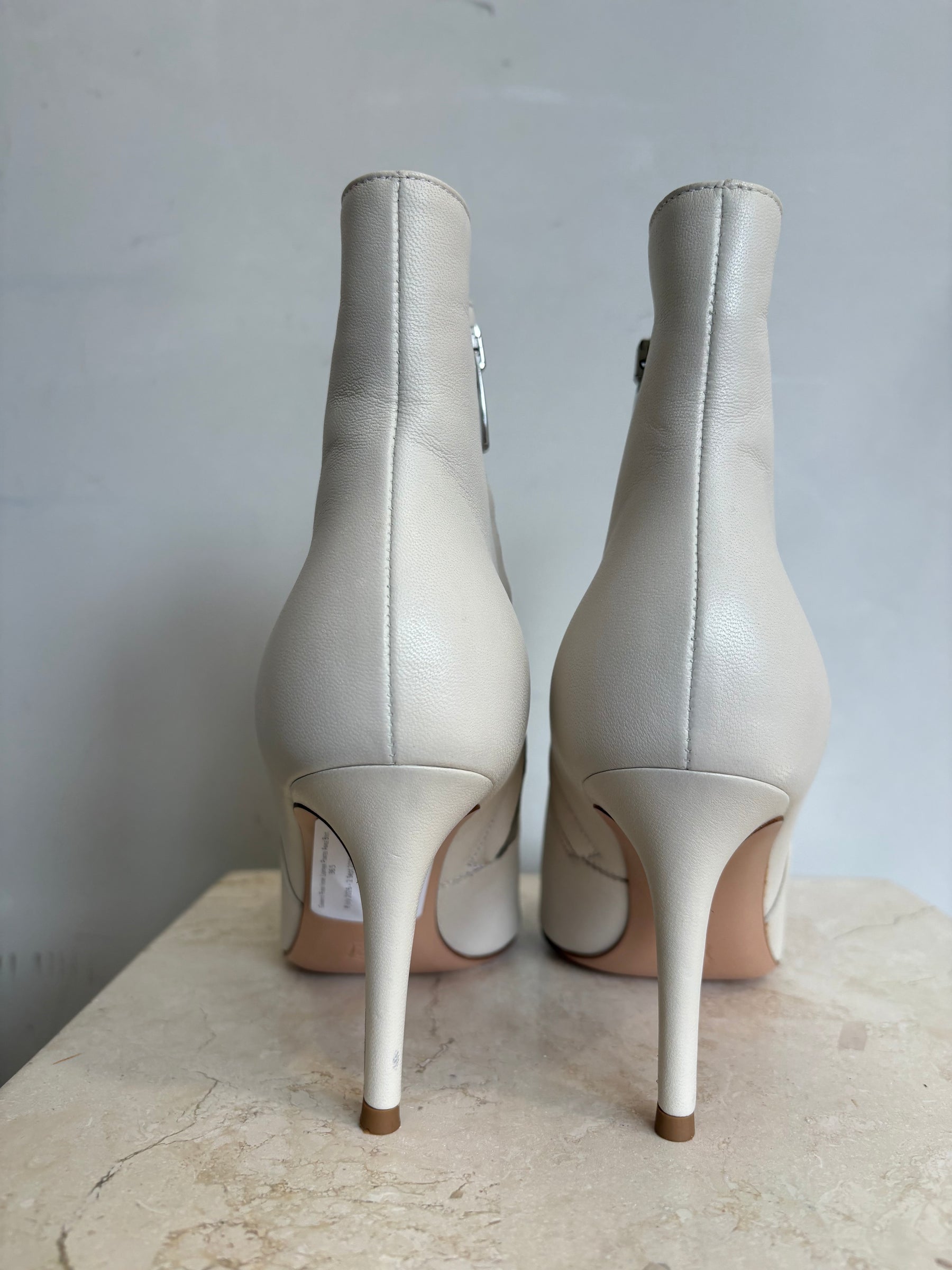 Gianvito Rossi Ivory Leather Pointed Ankle Boot, 36.5