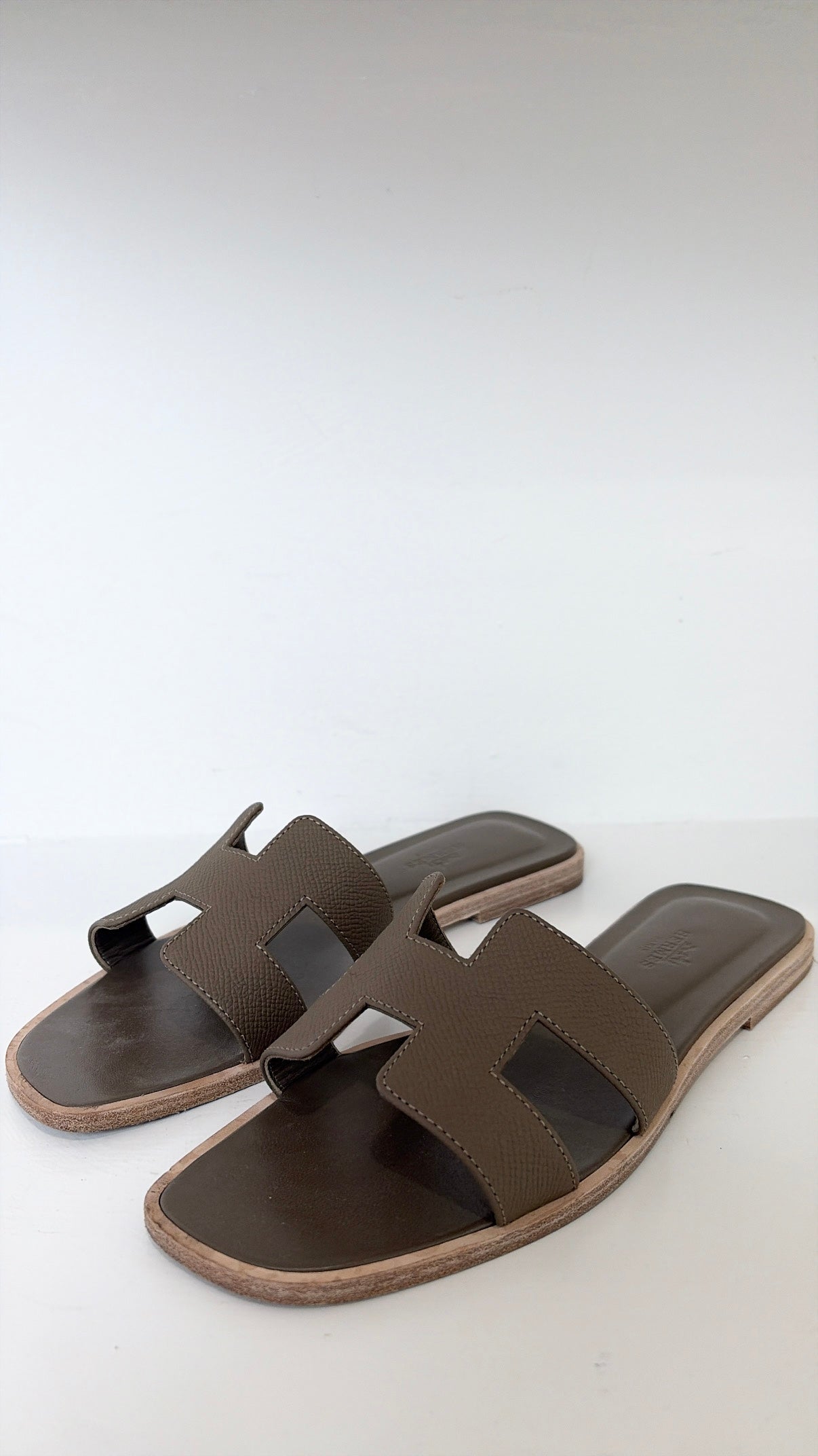 Hermès Oran Slides In Étoupe, 38