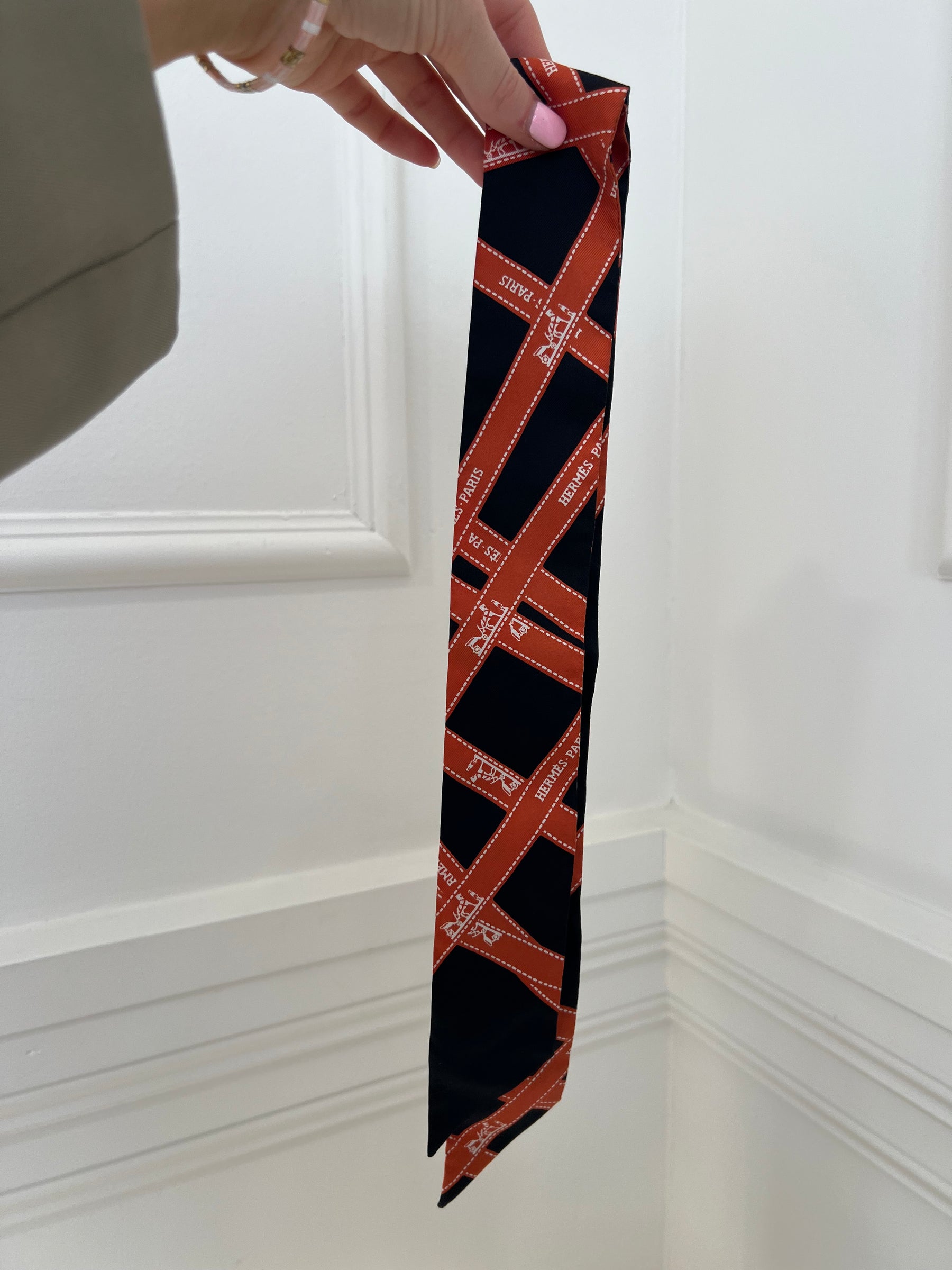 Hermès Black and Orange Ribbon Print Silk Twilly