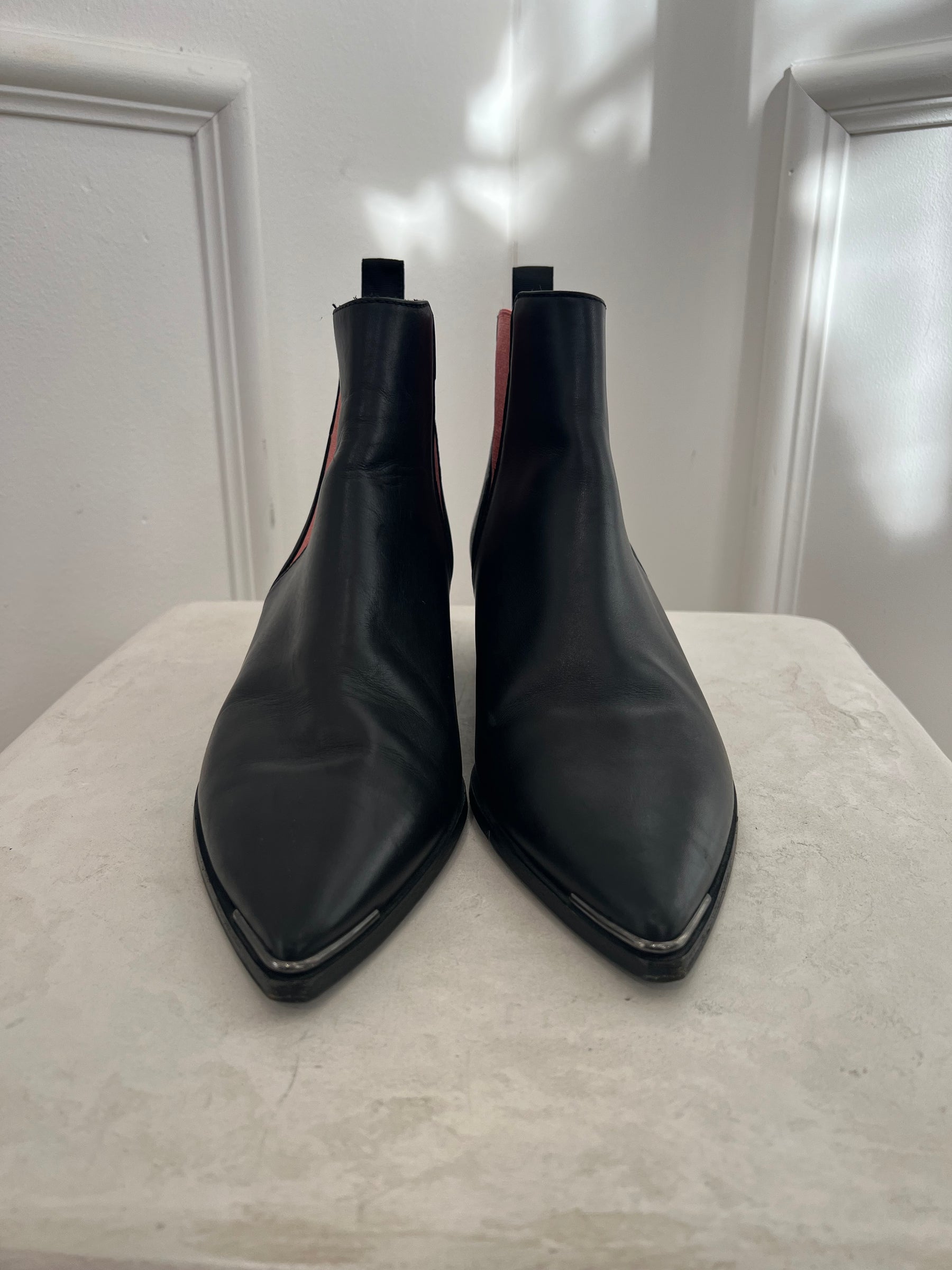 Acne Studios Black Leather and Pink Pointed Jensen Boots, 40