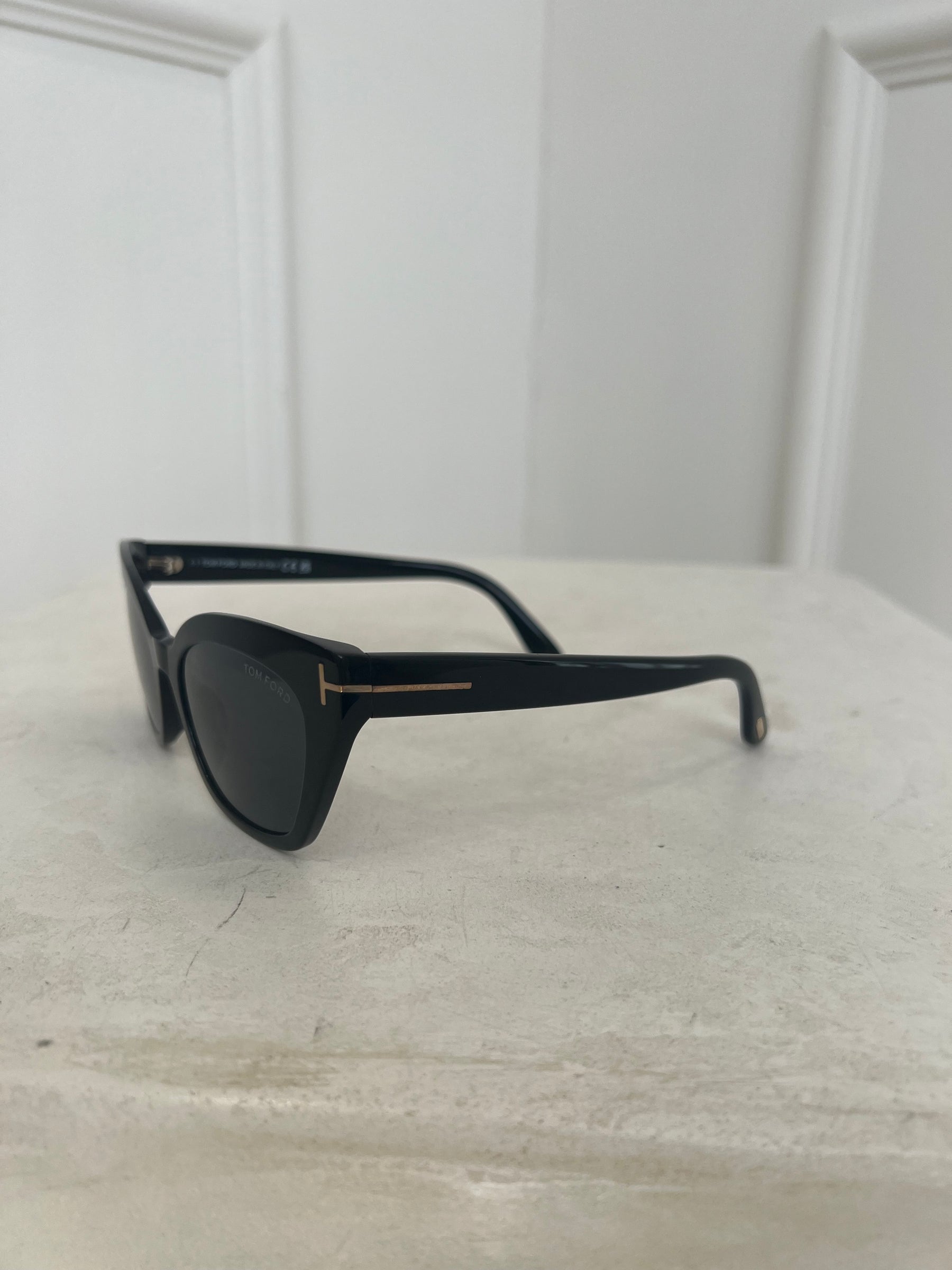 Tom Ford Cat Eye Sunglasses In Black