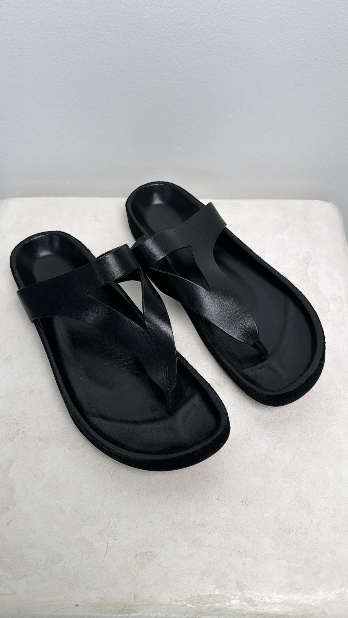 Isabel Marant Black Leather Thong Slides, 41