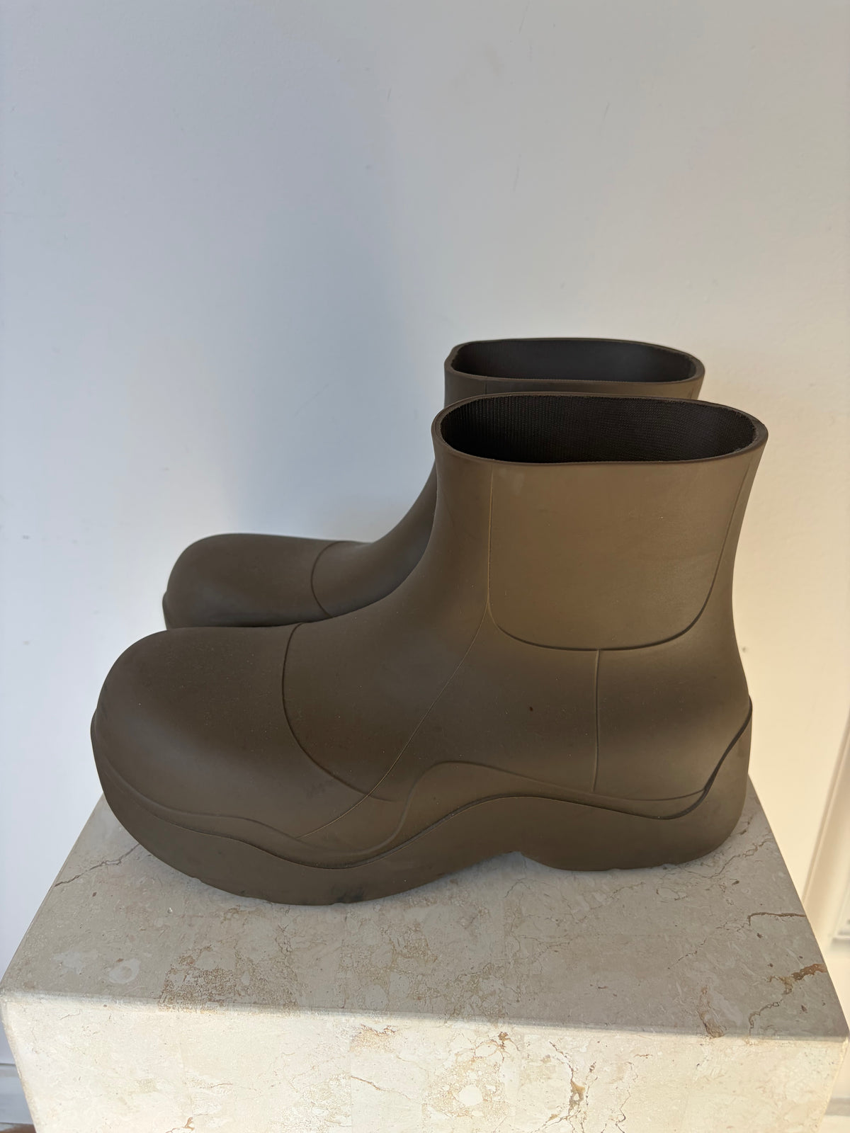 Bottega Veneta Taupe Rubber Puddle Boots, 39